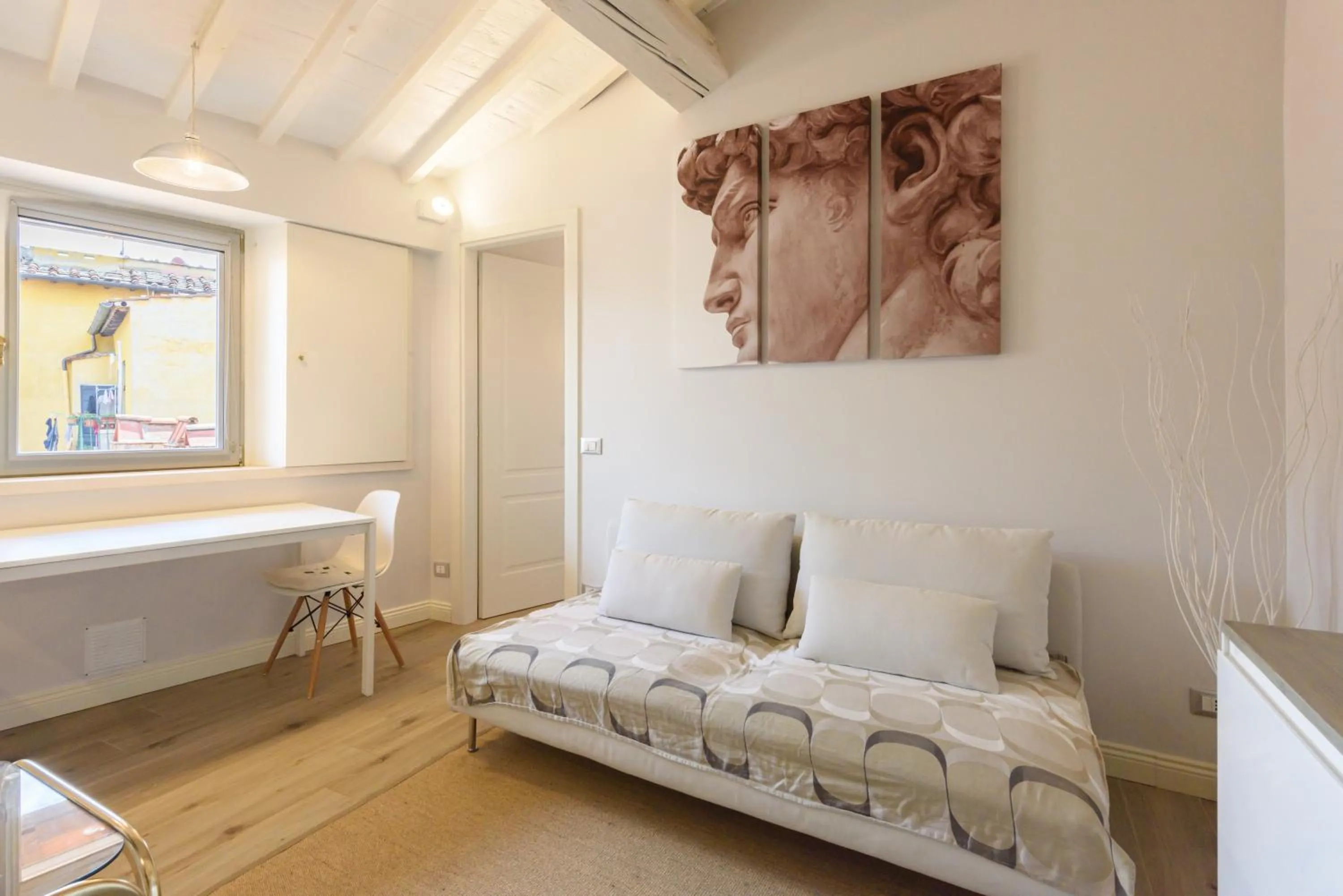 Living room, Bed in Santa Croce Top by Mmega