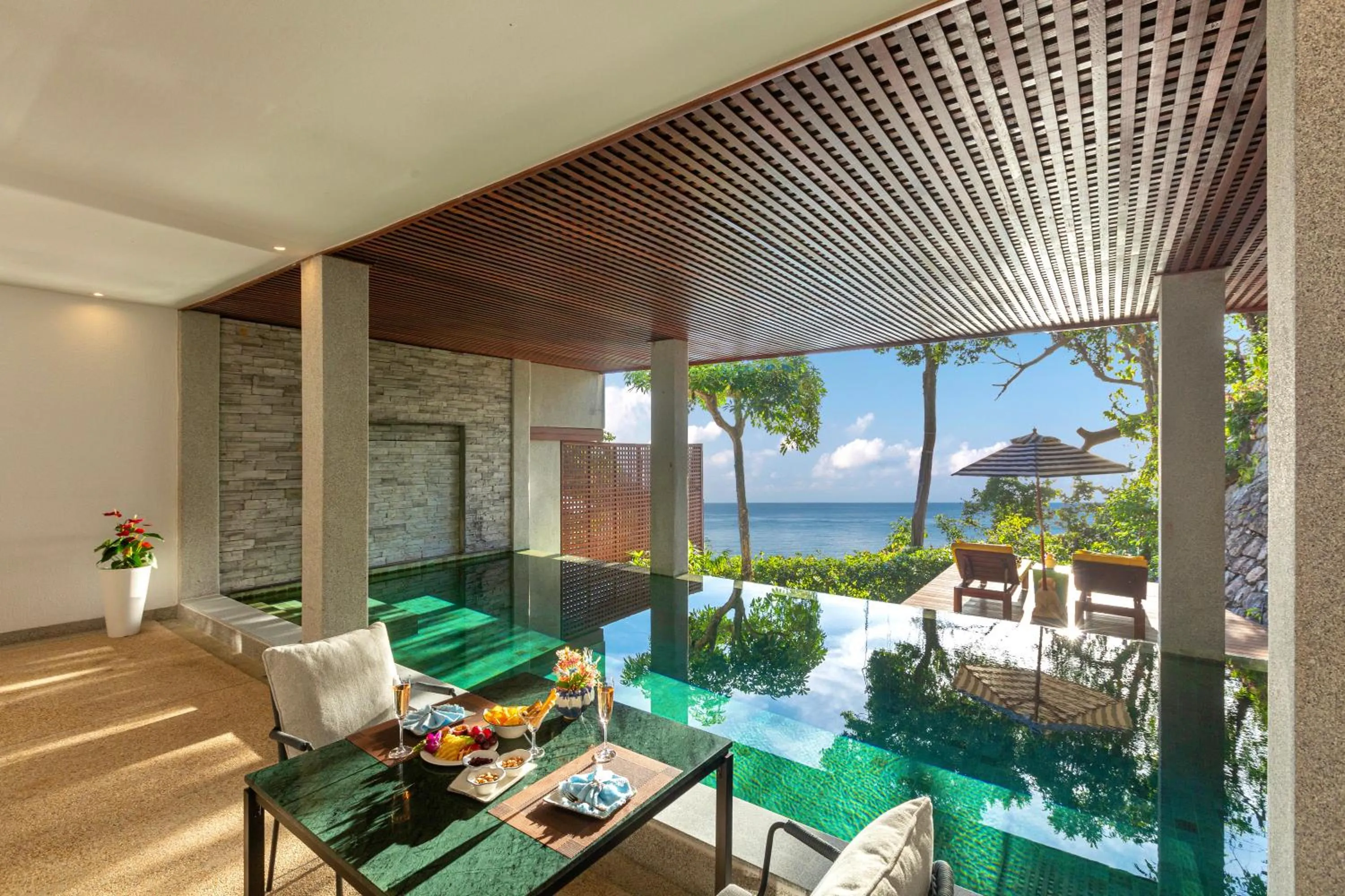 Swimming pool in Villa Varya