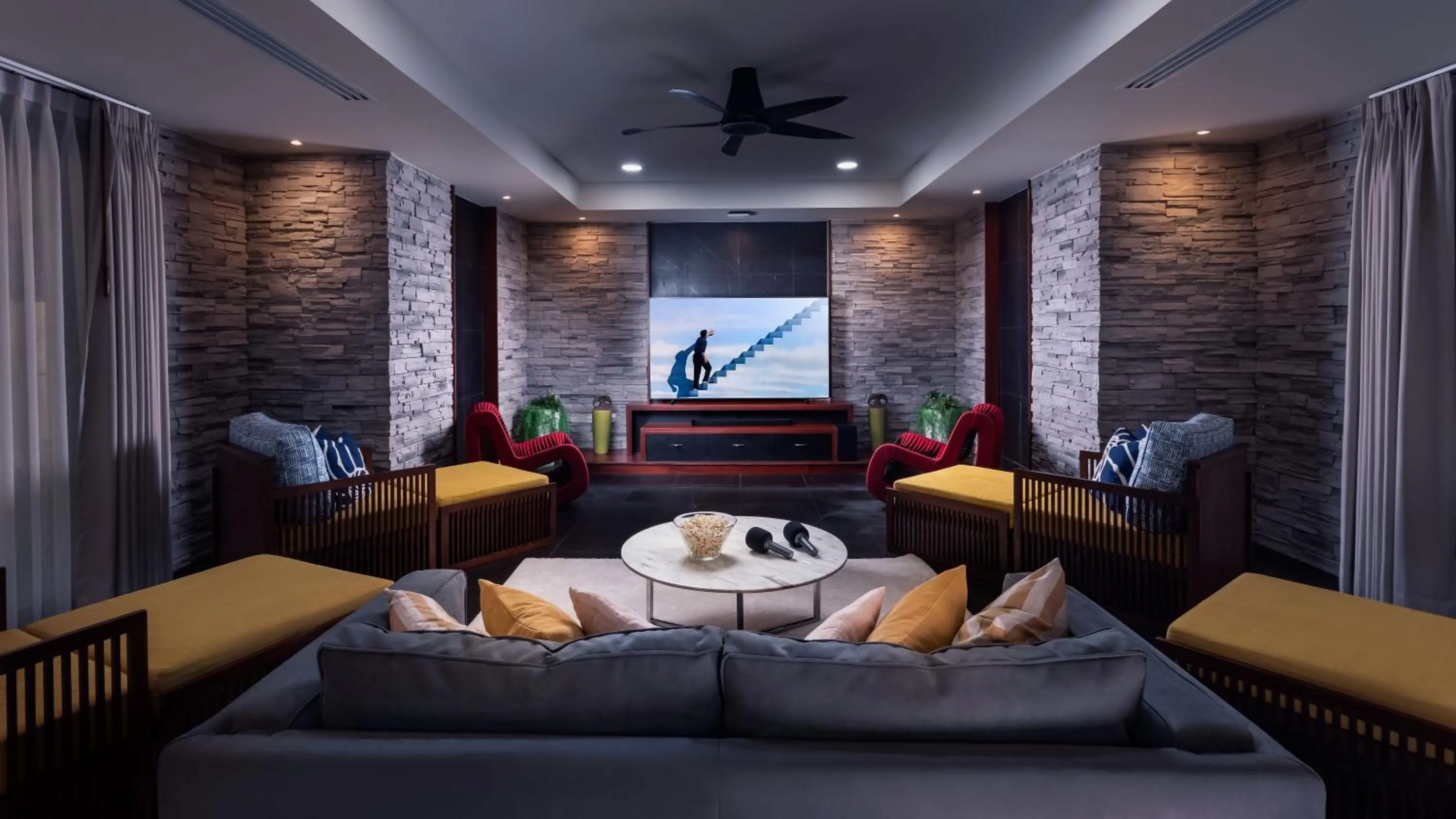 Communal lounge/ TV room in Villa Varya