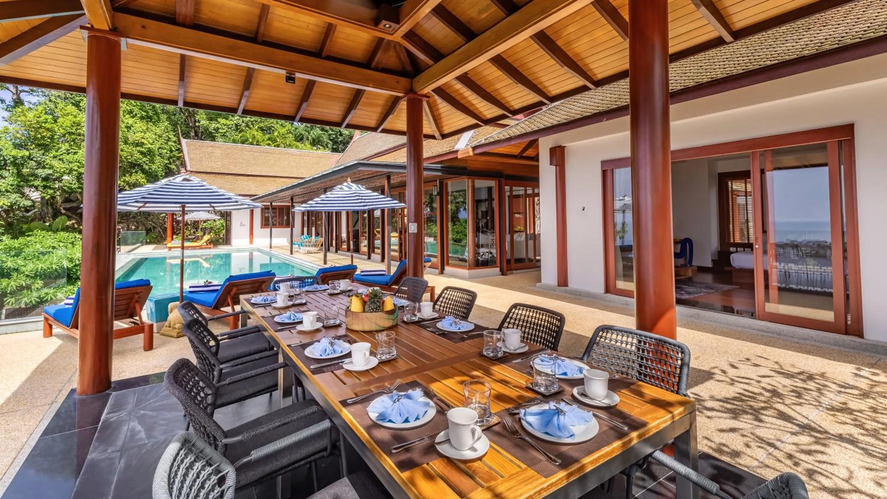 Dining area in Villa Varya