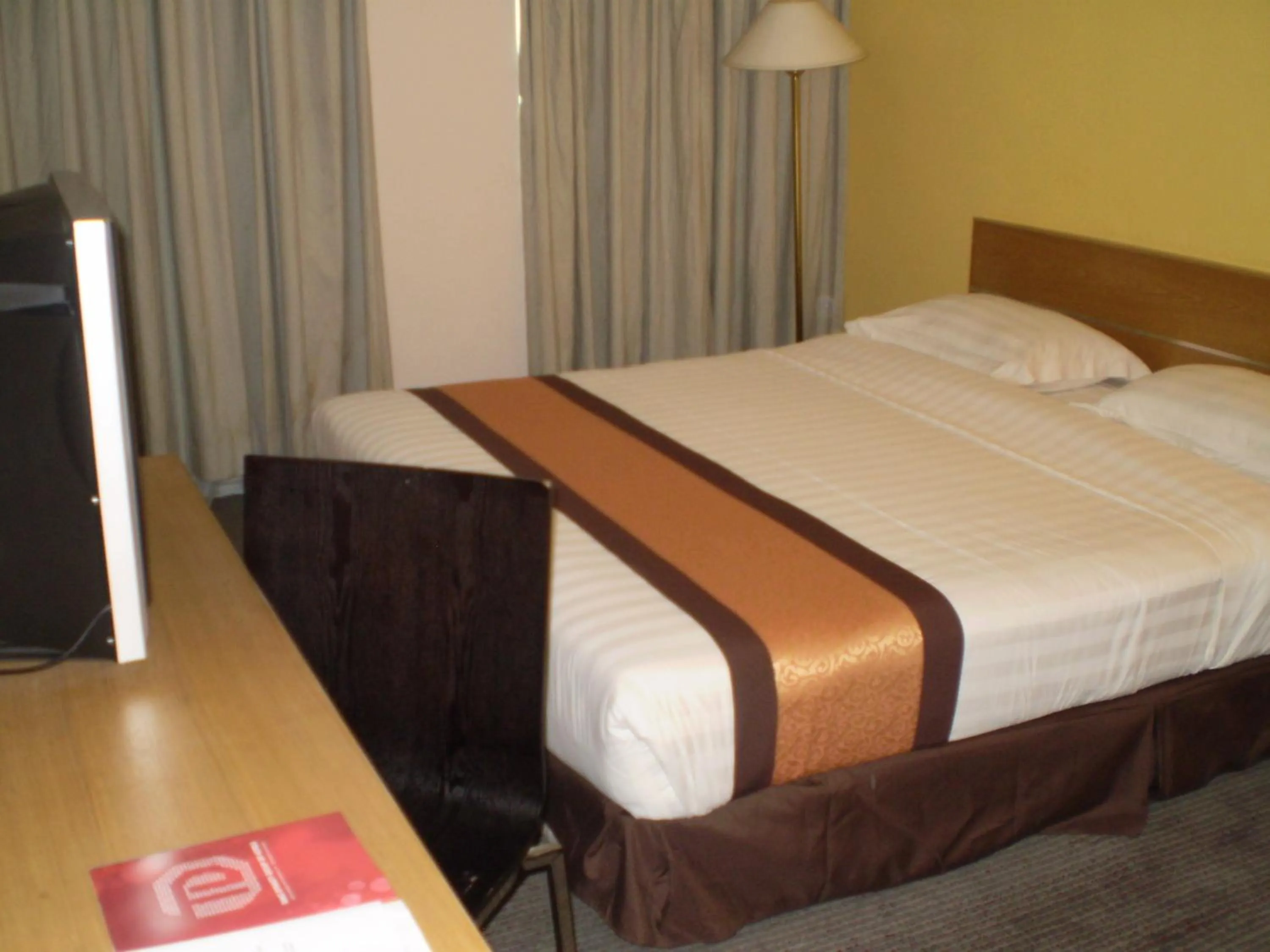 Bed in Tang Dynasty Lodge Tuaran