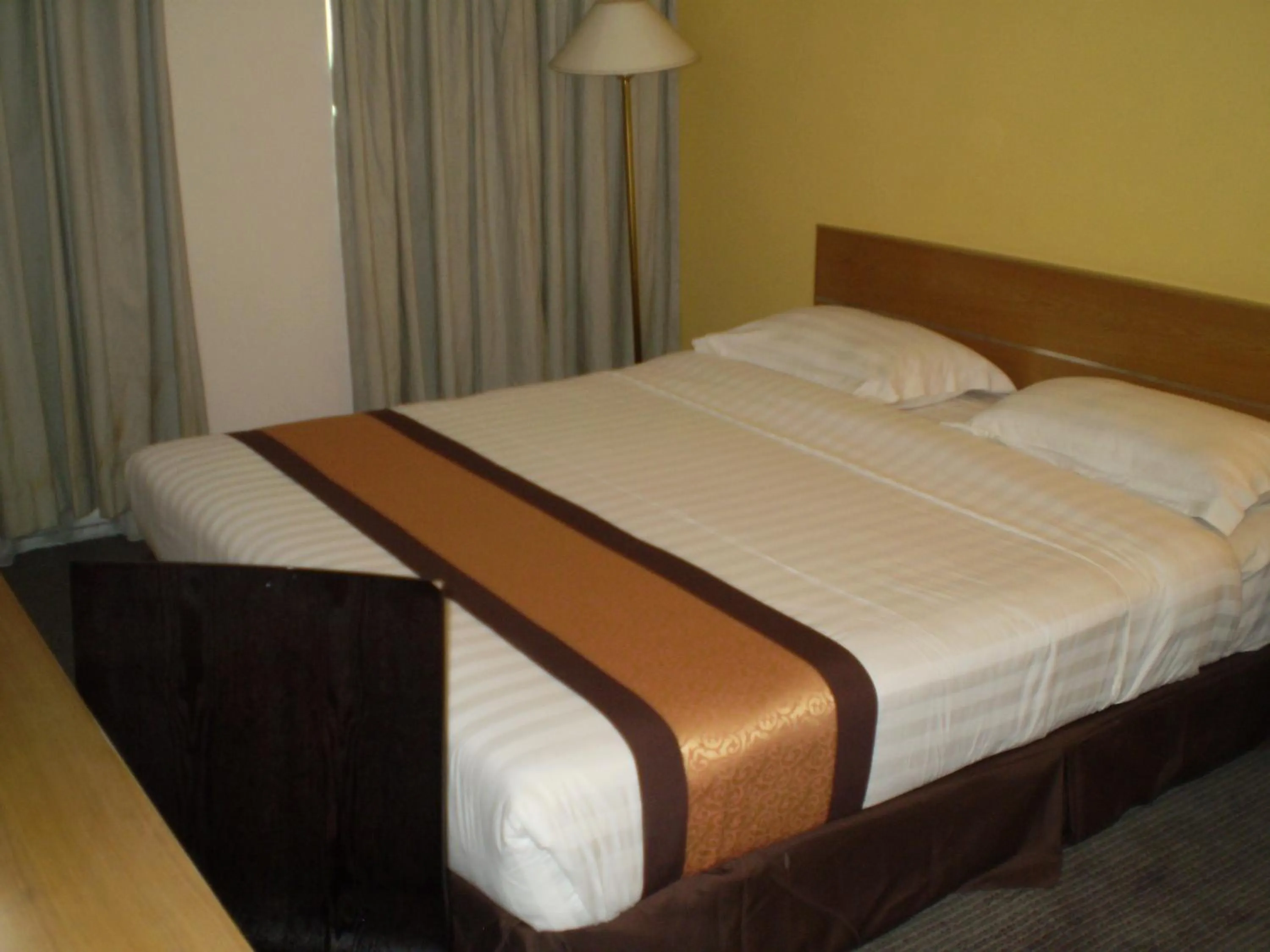 Bed in Tang Dynasty Lodge Tuaran