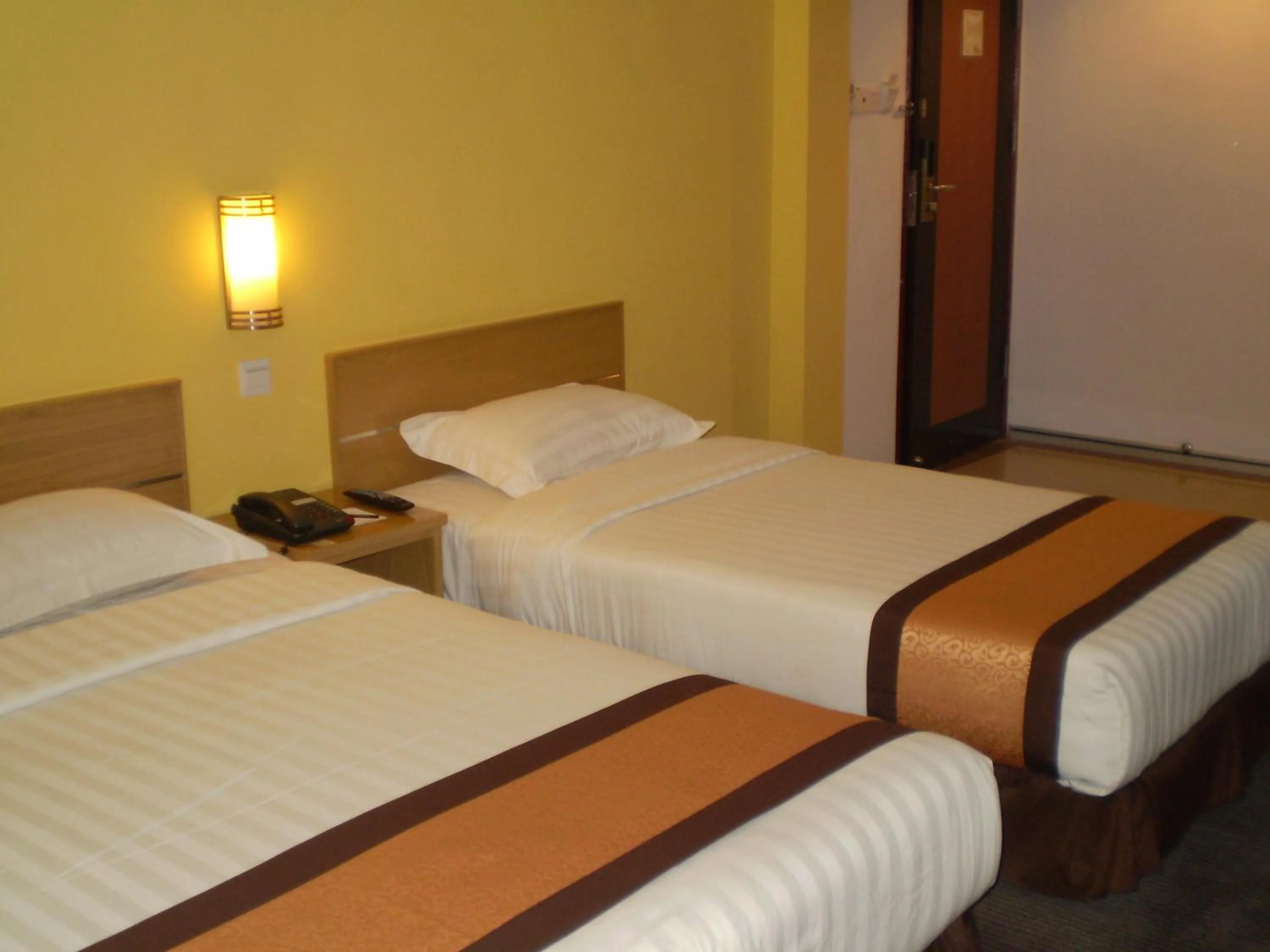 Bed in Tang Dynasty Lodge Tuaran