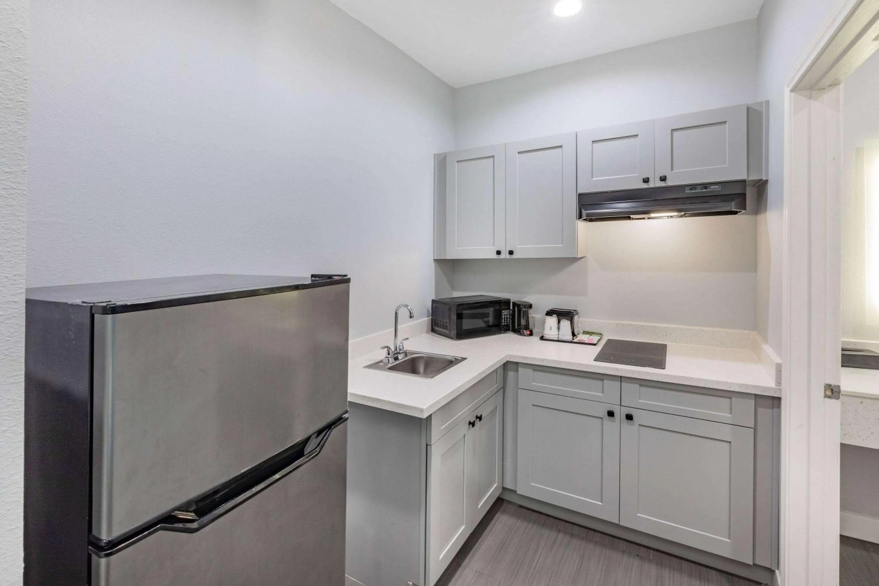 Photo of the whole room in Baymont by Wyndham Freeport Texas