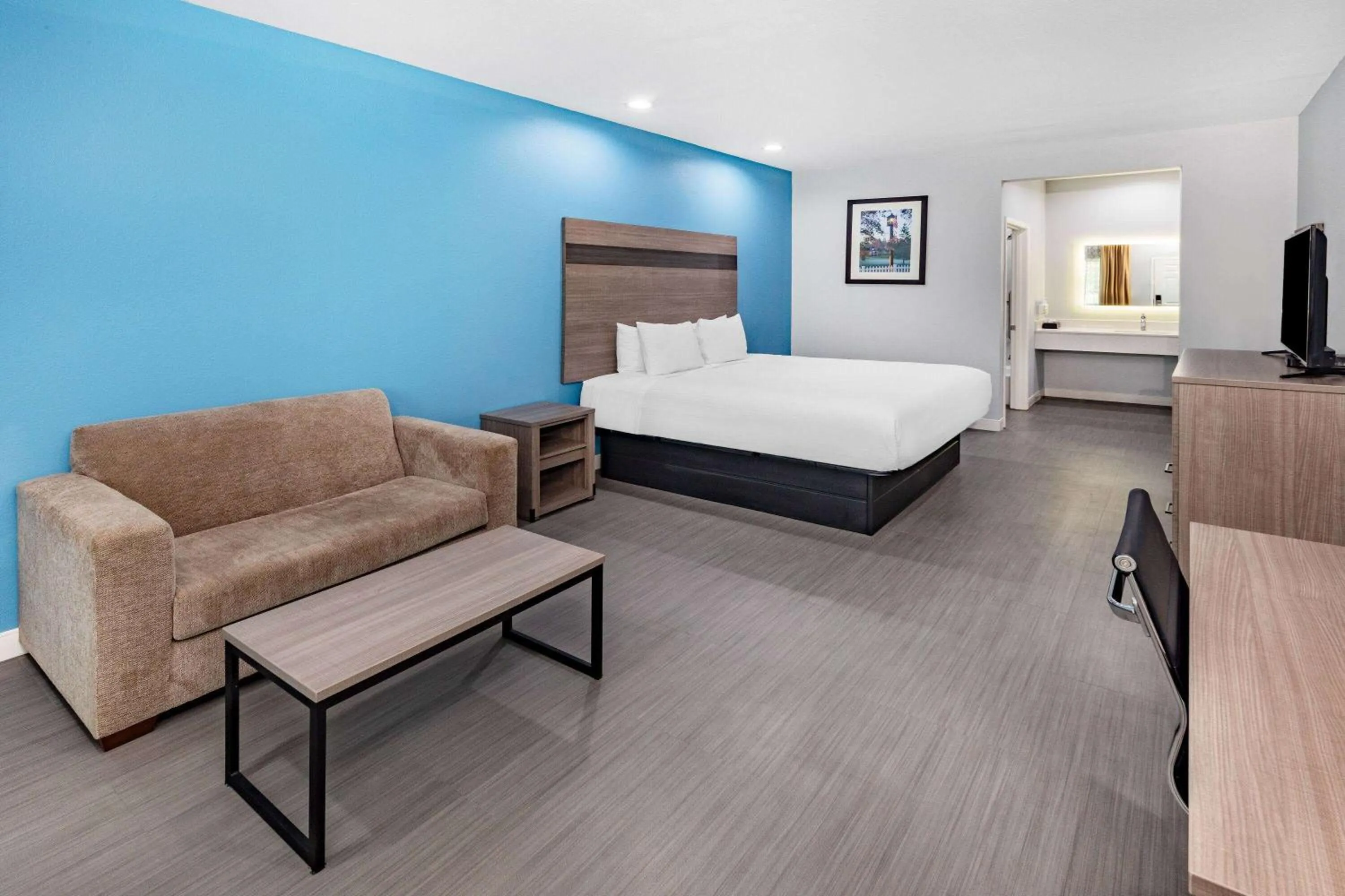 Photo of the whole room, Bed in Baymont by Wyndham Freeport Texas