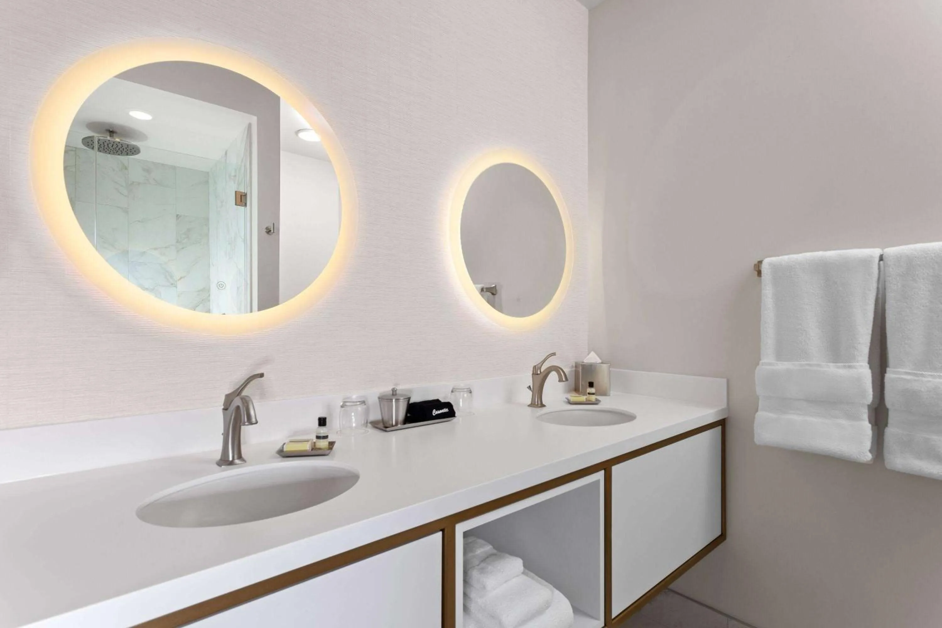 Photo of the whole room in Legacy Hotel, Trademark Collection by Wyndham