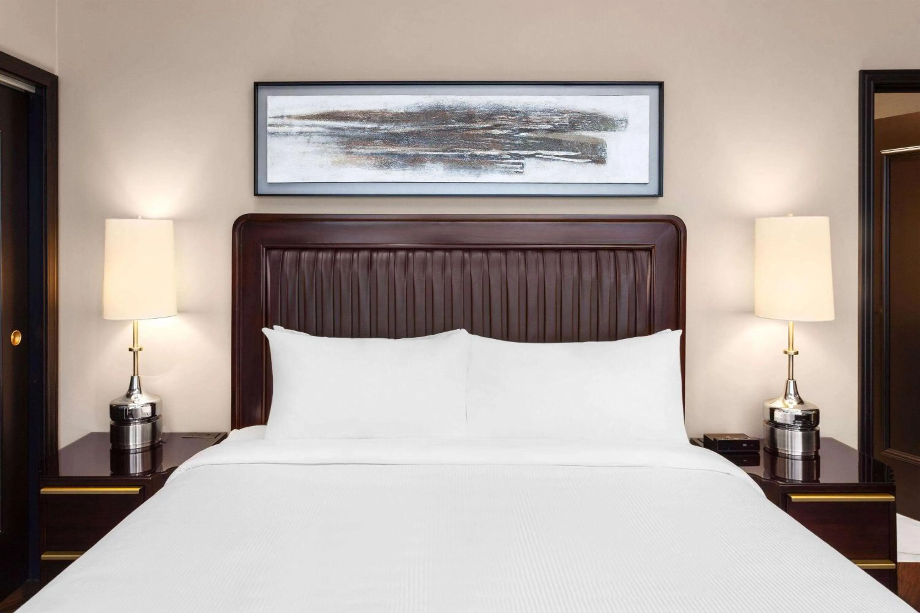 Photo of the whole room, Bed in Legacy Hotel, Trademark Collection by Wyndham