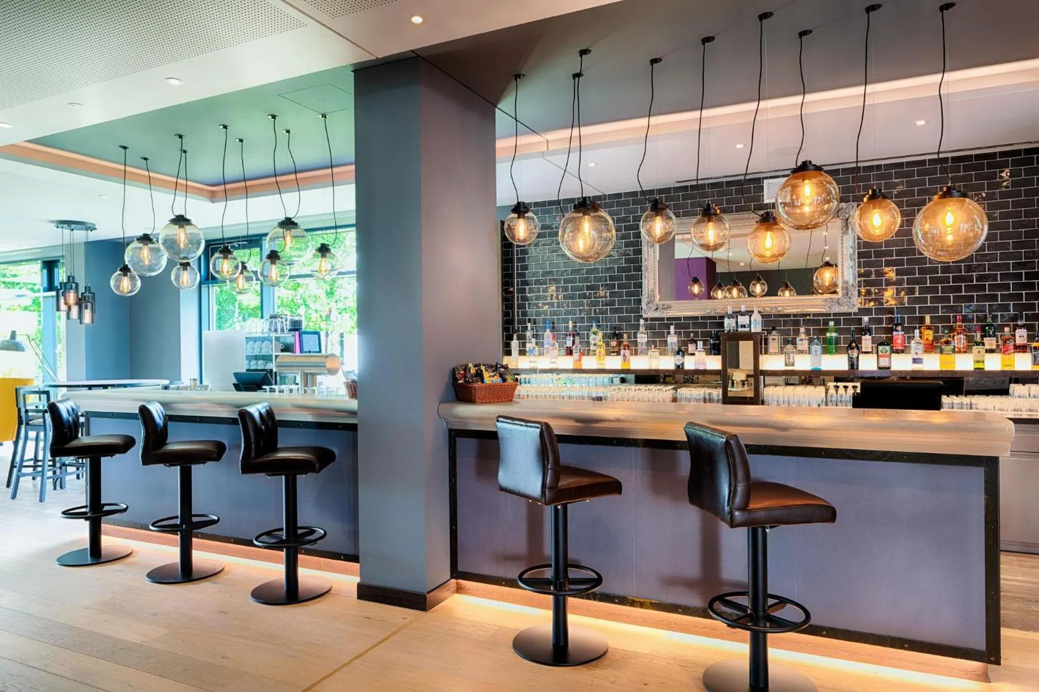 Lounge or bar in Premier Inn Berlin Airport