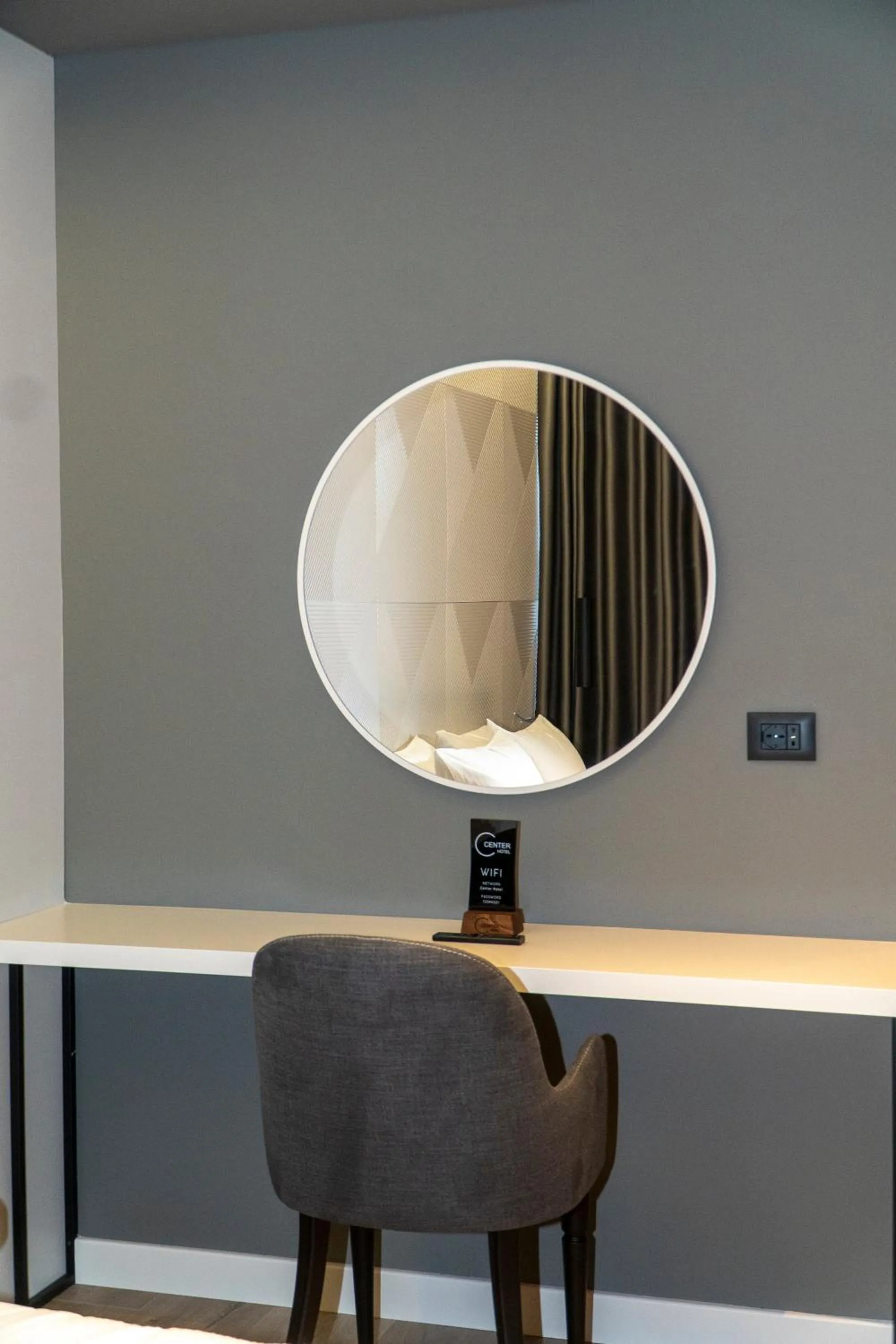 hair dresser in Center Hotel