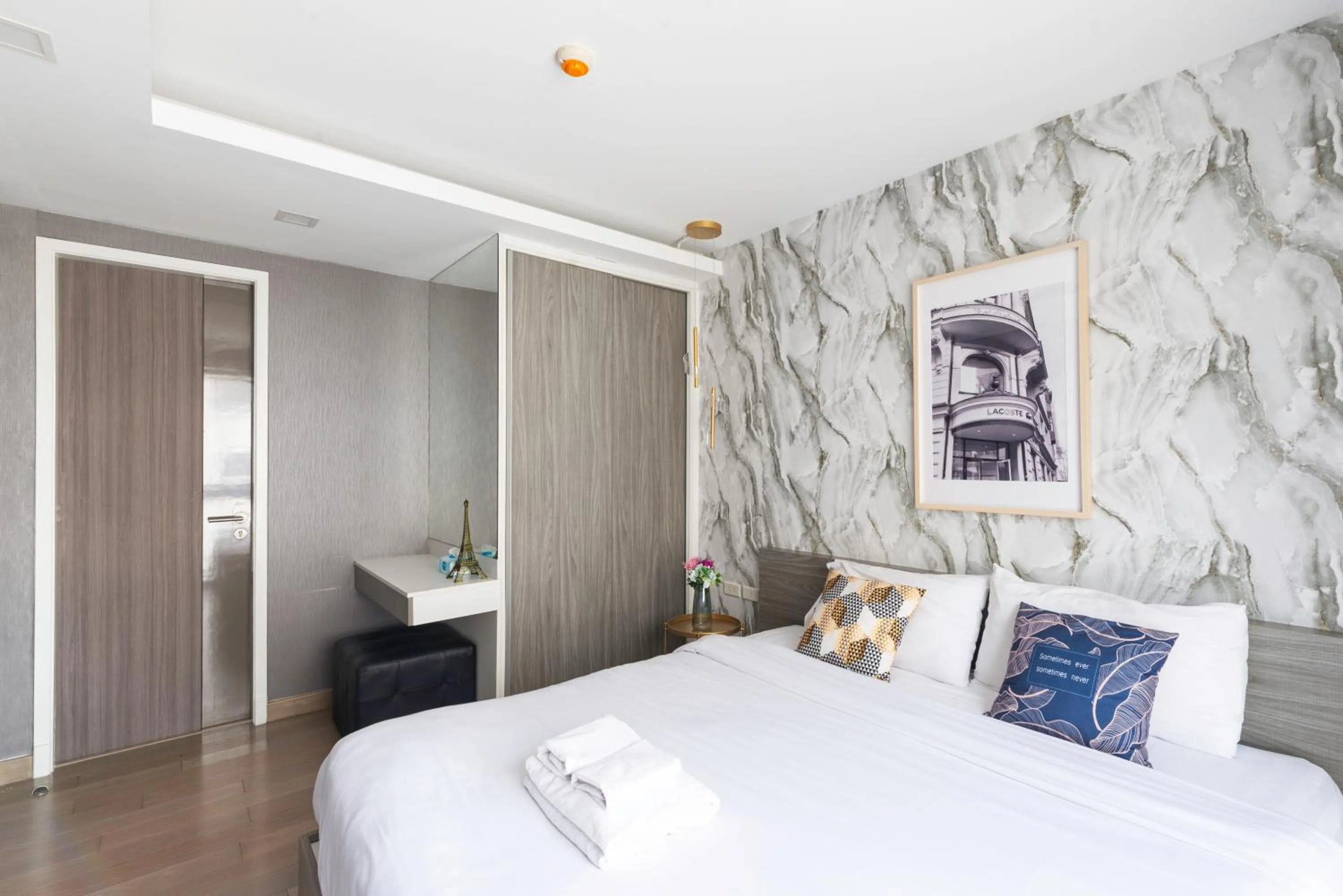 Bed in Dazzle Sukhumvit 7 by LeFoyer
