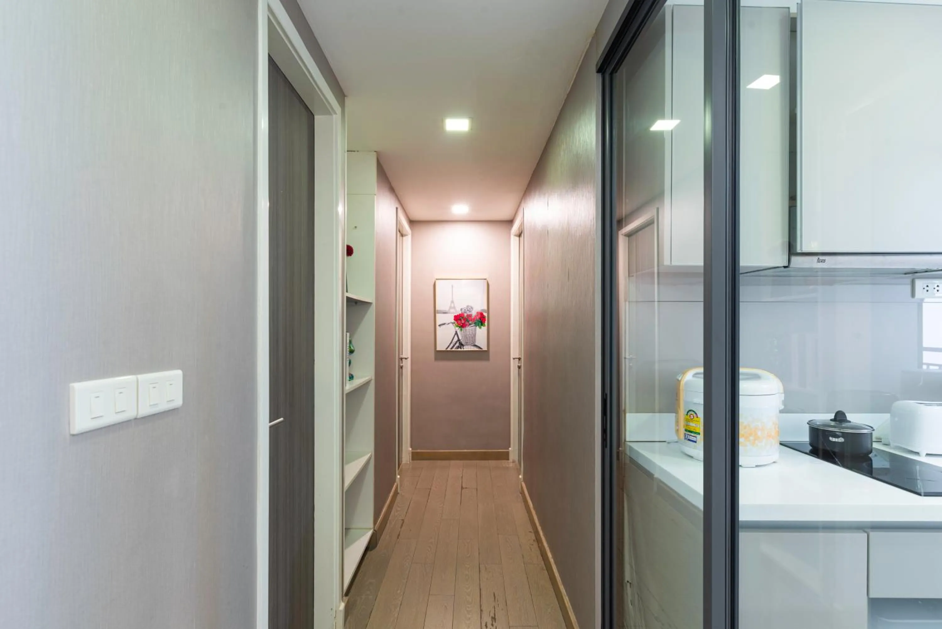 Dazzle Sukhumvit 7 by LeFoyer