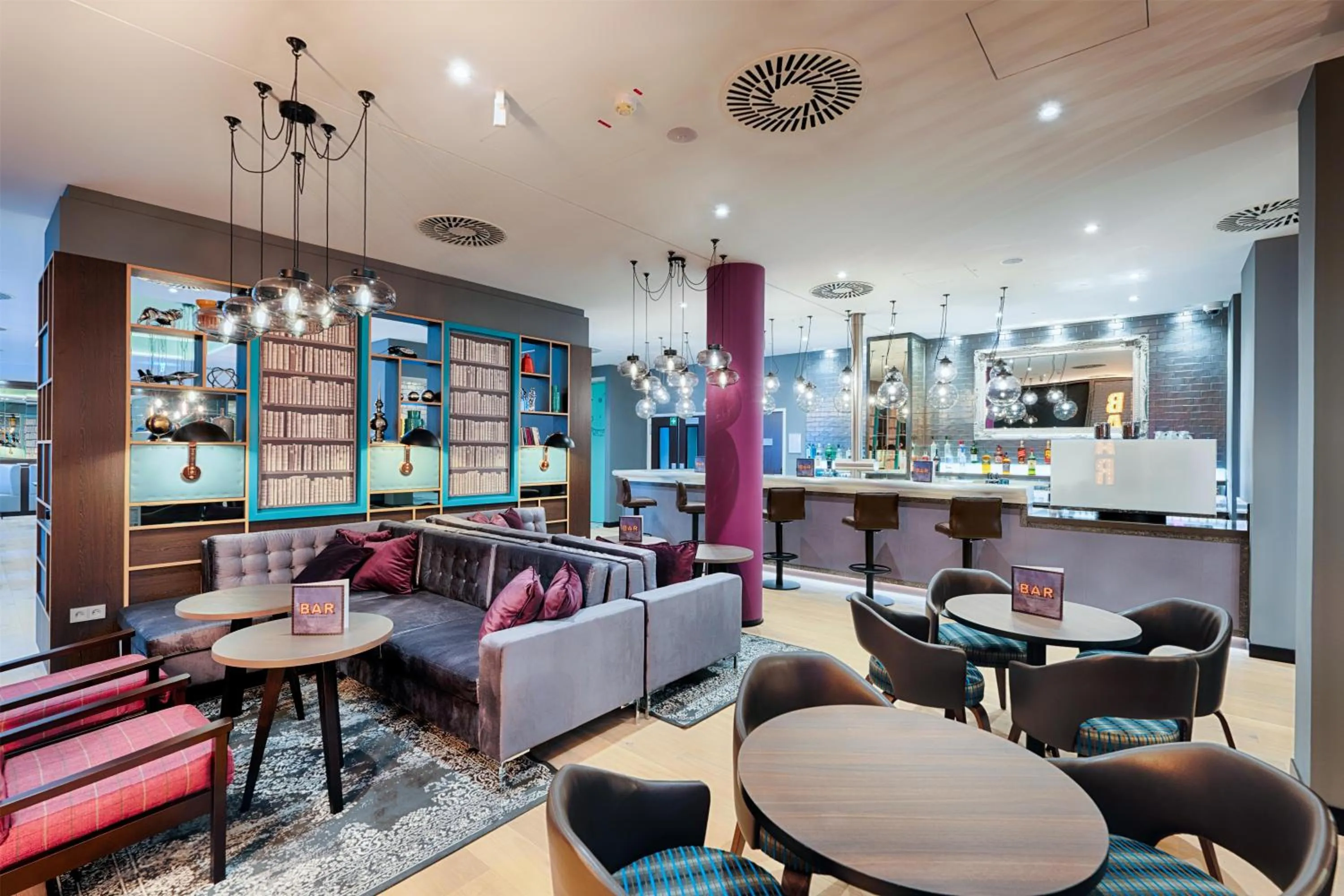 Lounge or bar in Premier Inn Düsseldorf City Friedrichstadt