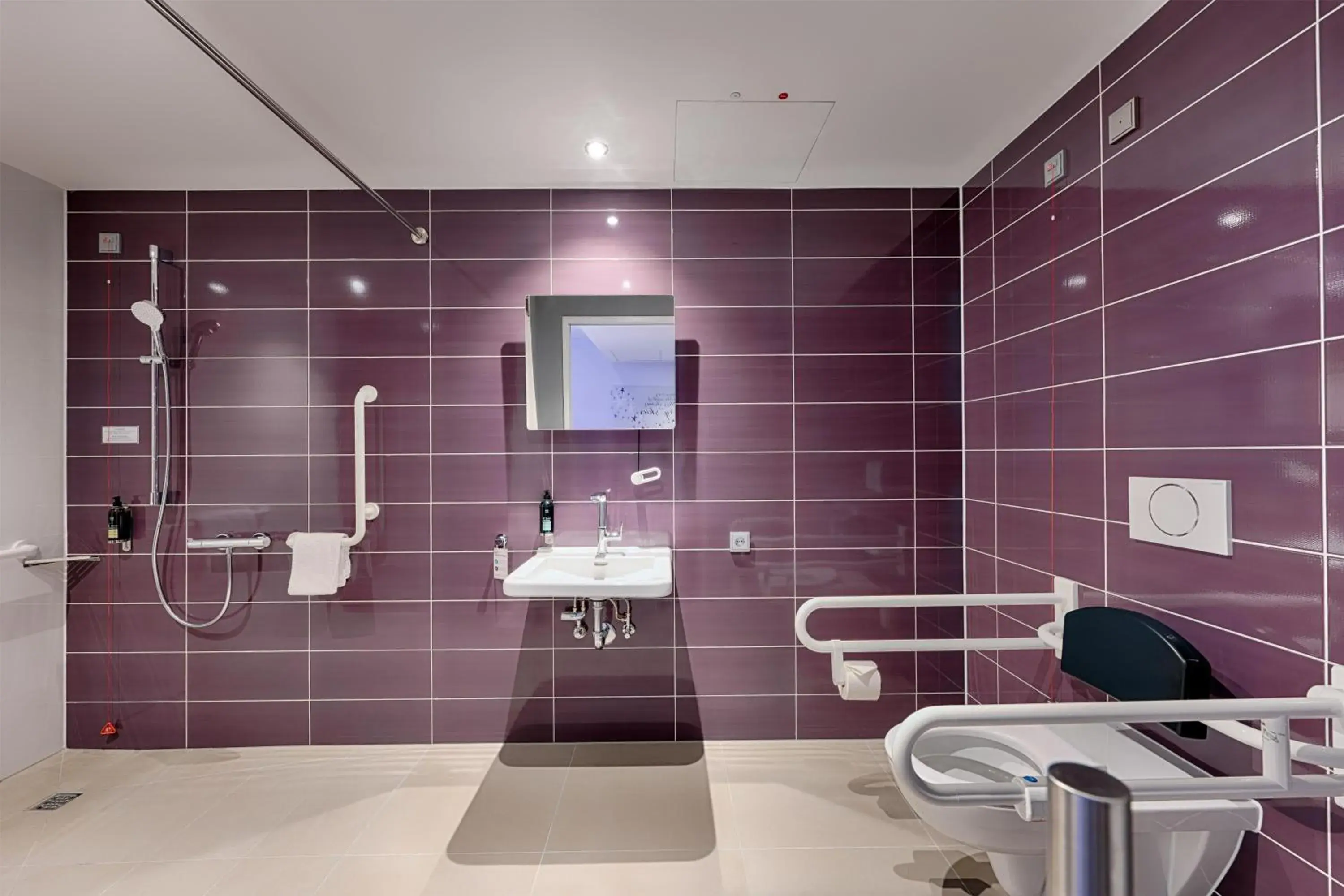 Twin Room - Disability Access in Premier Inn Düsseldorf City Friedrichstadt Twin Room - Disability Access in Premier Inn Düsseldorf City Friedrichstadt