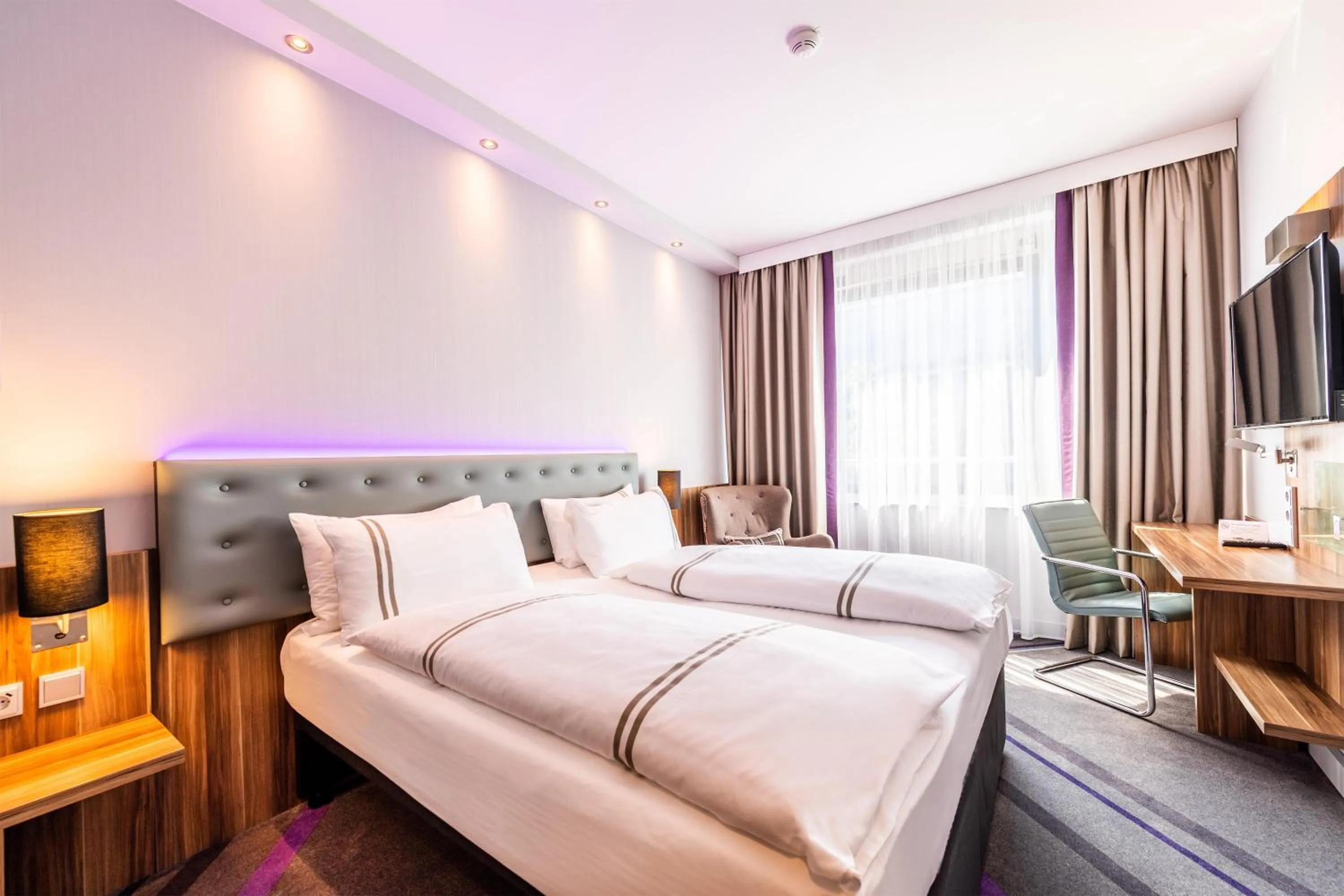 Bedroom, Bed in Premier Inn Essen City Limbecker Platz