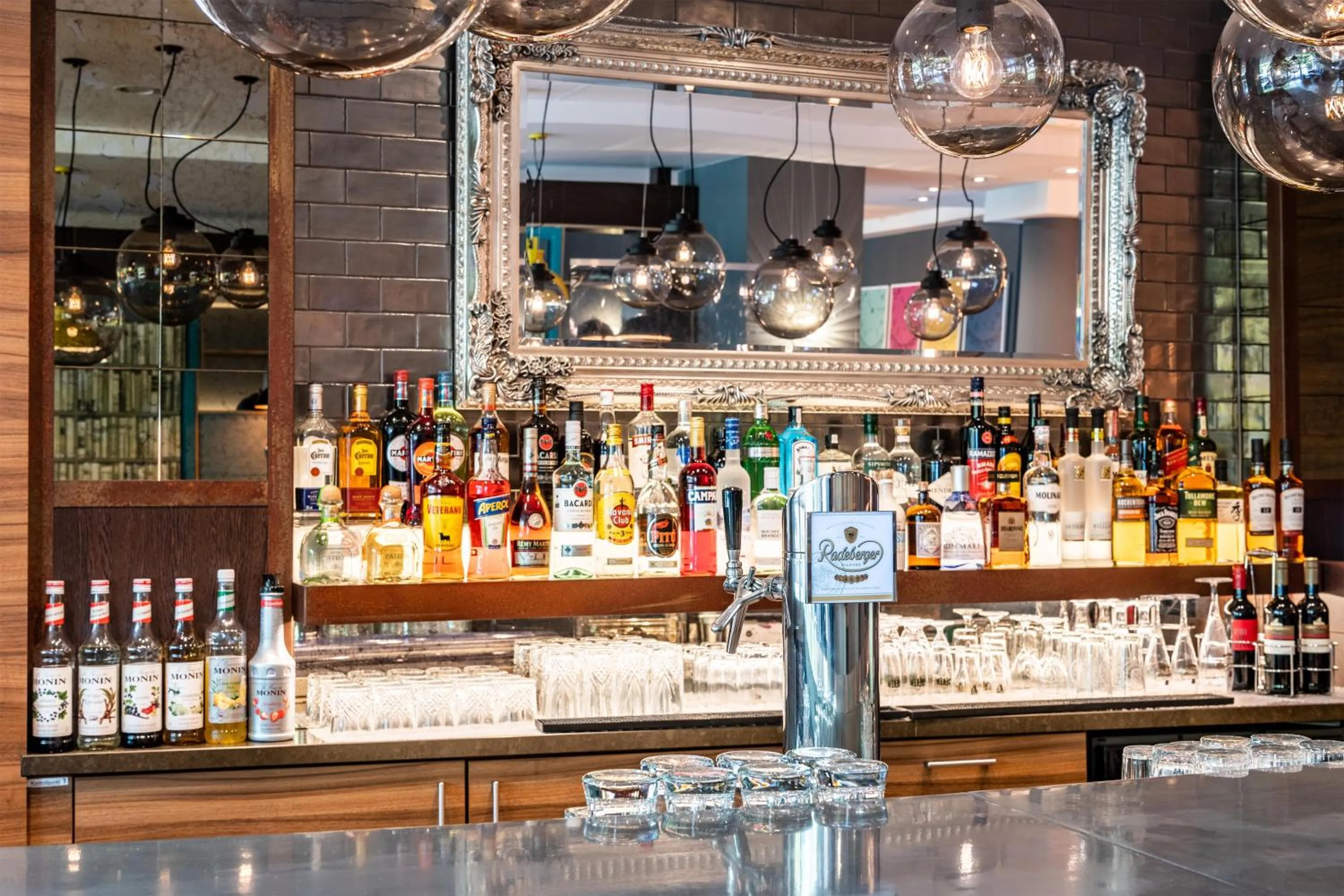 Lounge or bar in Premier Inn Essen City Limbecker Platz