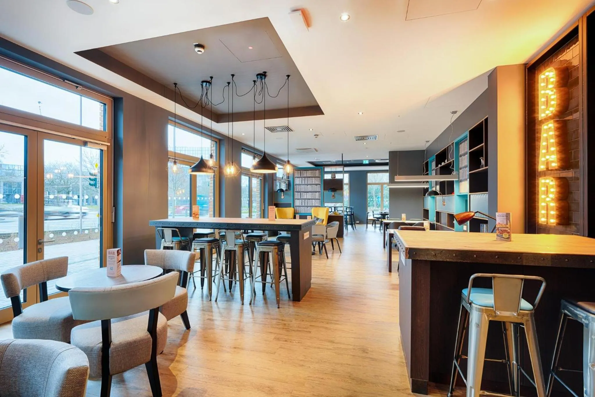 Restaurant/places to eat in Premier Inn Wiesbaden City Centre