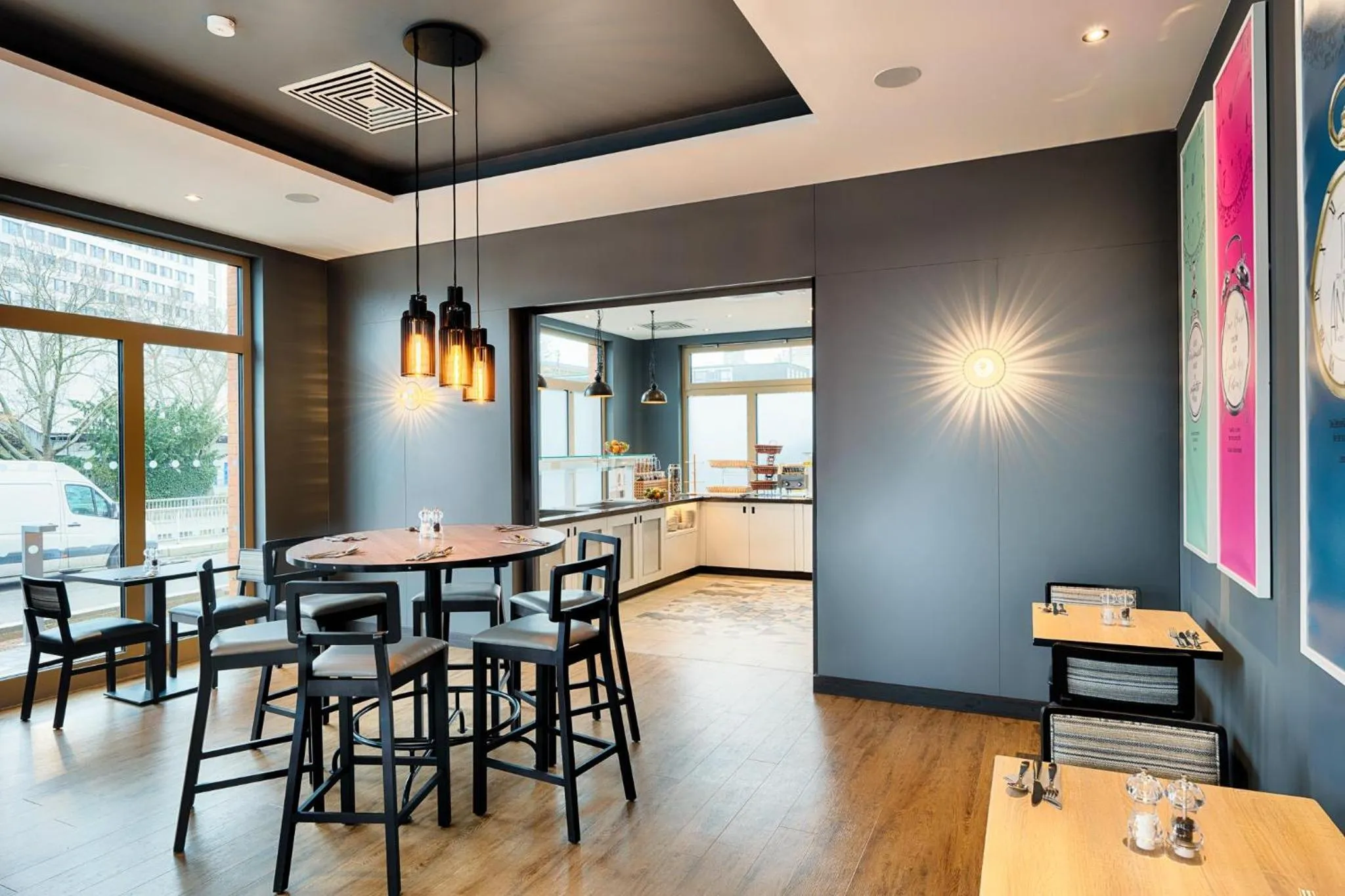 Restaurant/places to eat in Premier Inn Wiesbaden City Centre