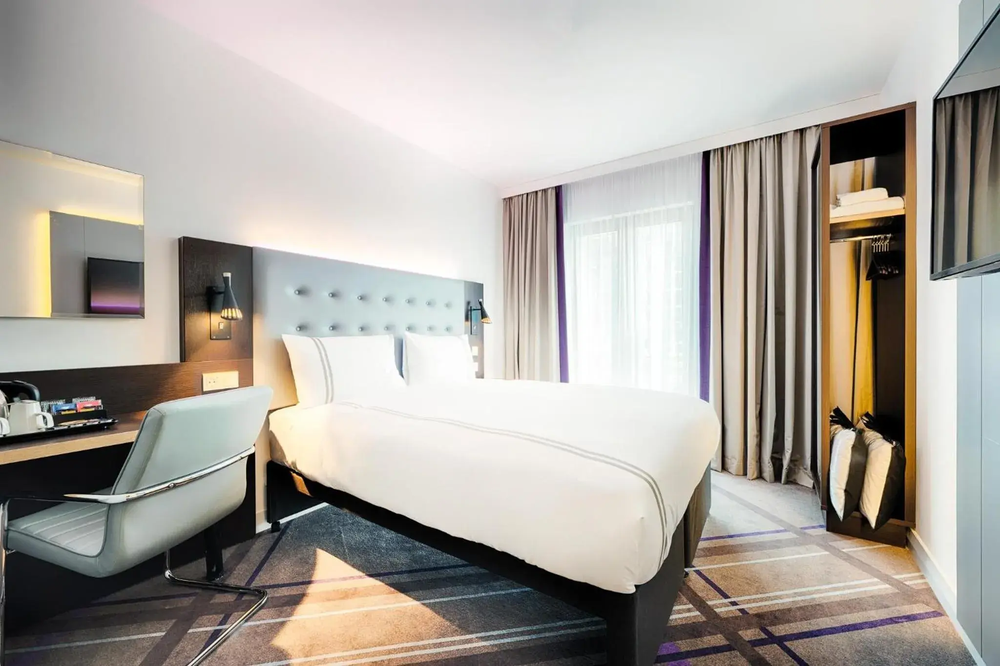 Standard Double Room in Premier Inn Wiesbaden City Centre Standard Double Room in Premier Inn Wiesbaden City Centre