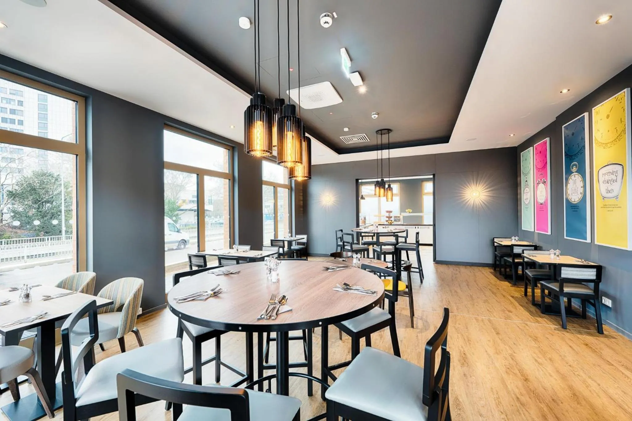 Restaurant/places to eat in Premier Inn Wiesbaden City Centre