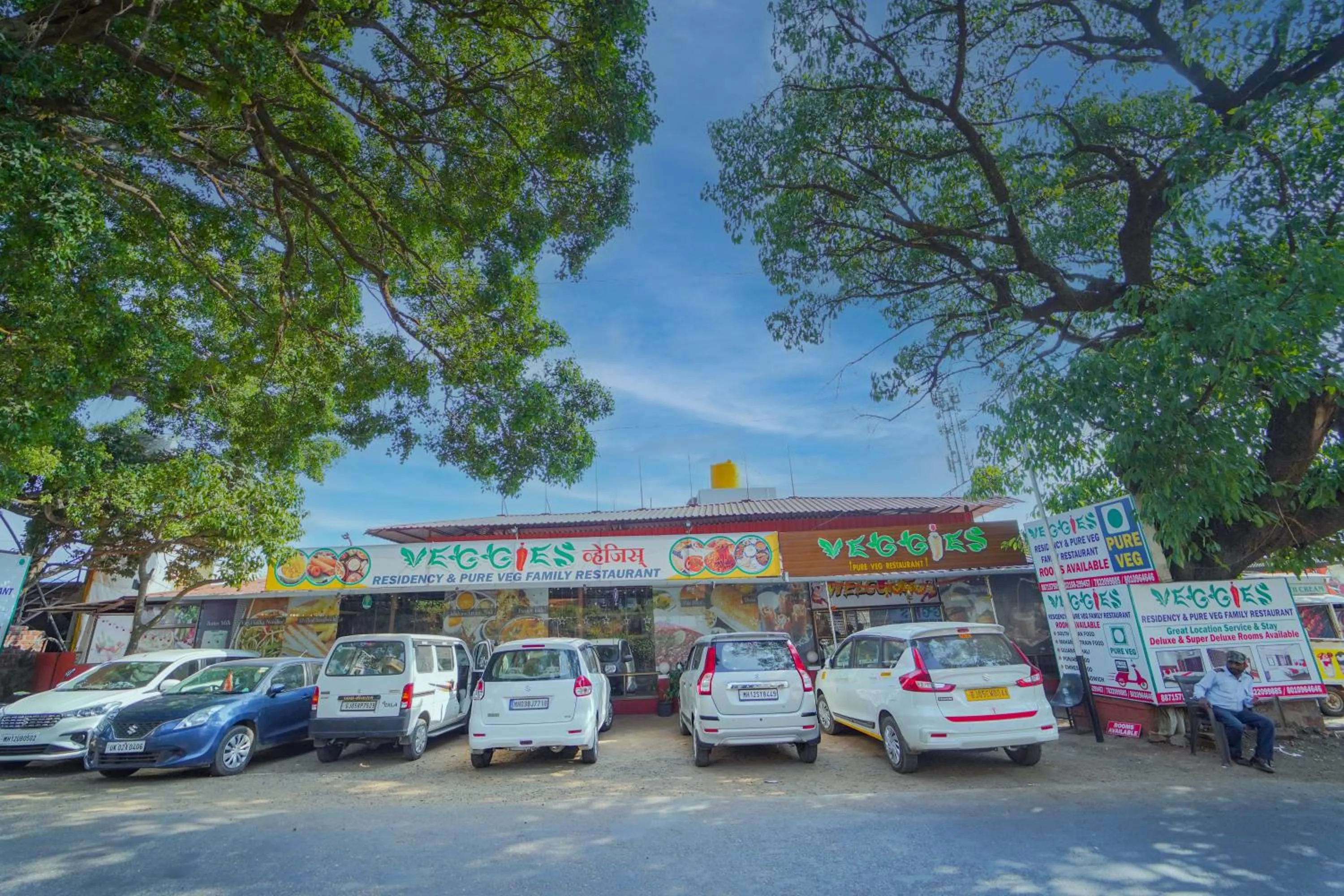 Restaurant/places to eat in Veggies Residency