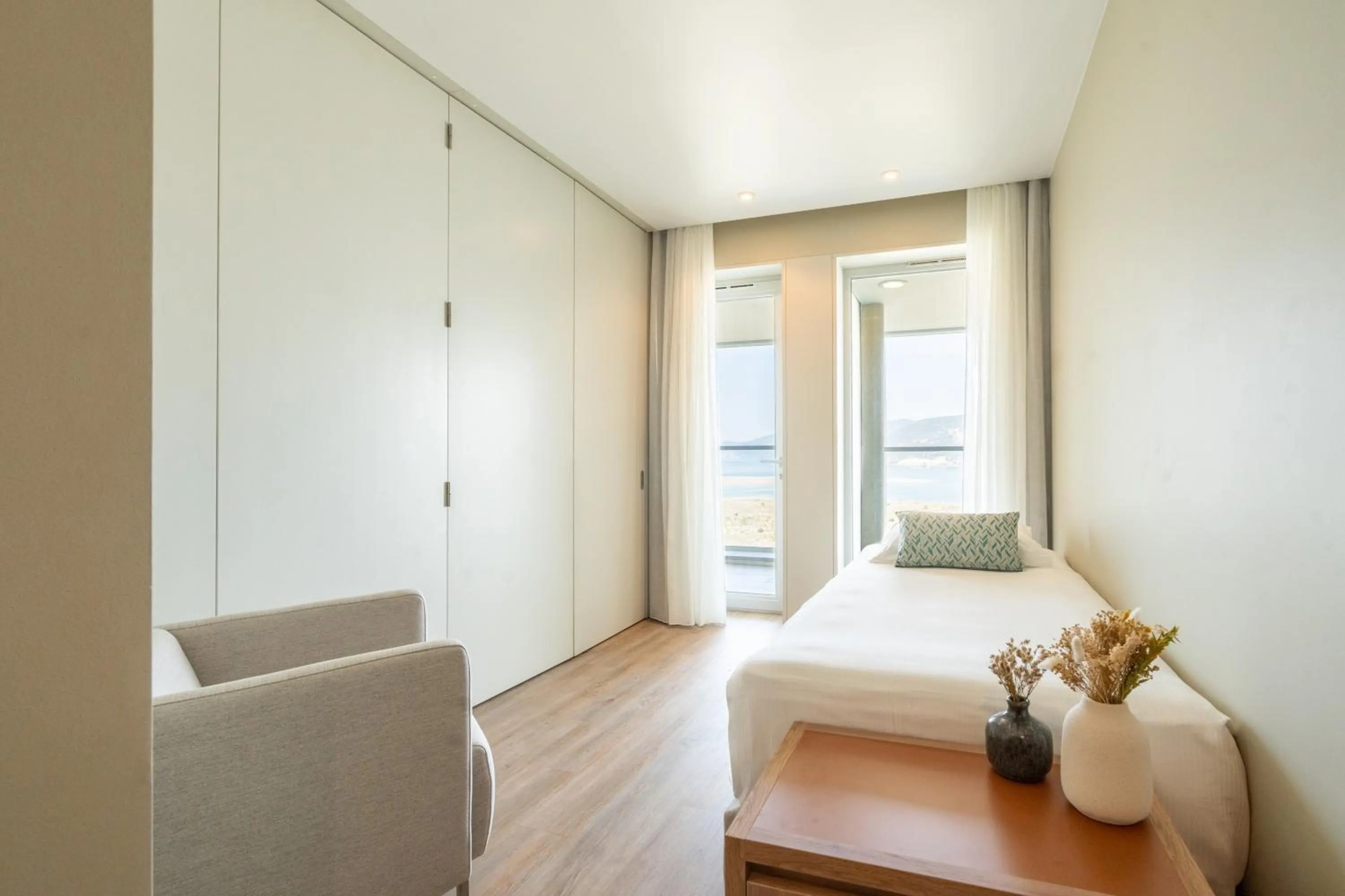 Bedroom, Bed in Aqualuz Troia Mar by The Editory