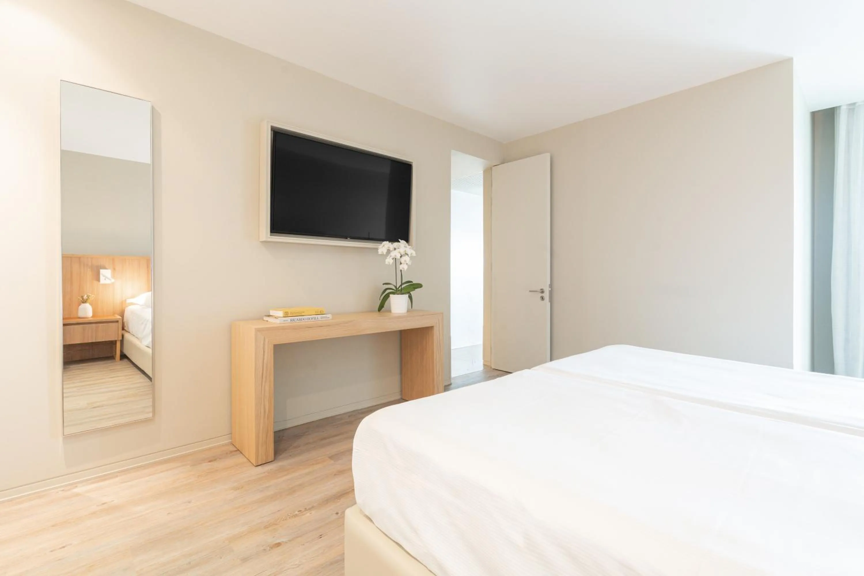 Bedroom, Bed in Aqualuz Troia Mar by The Editory