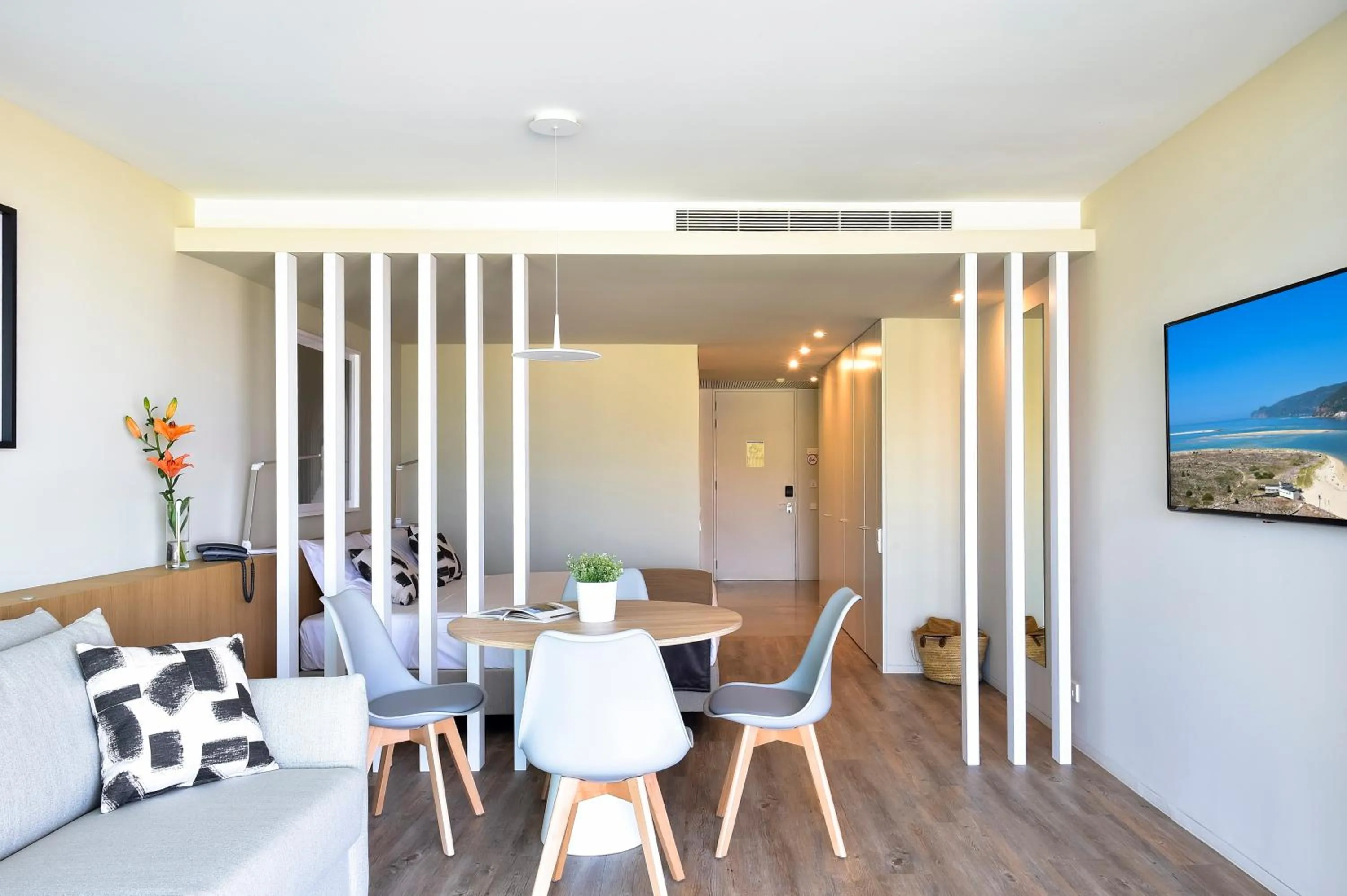 Living room in Aqualuz Troia Mar by The Editory