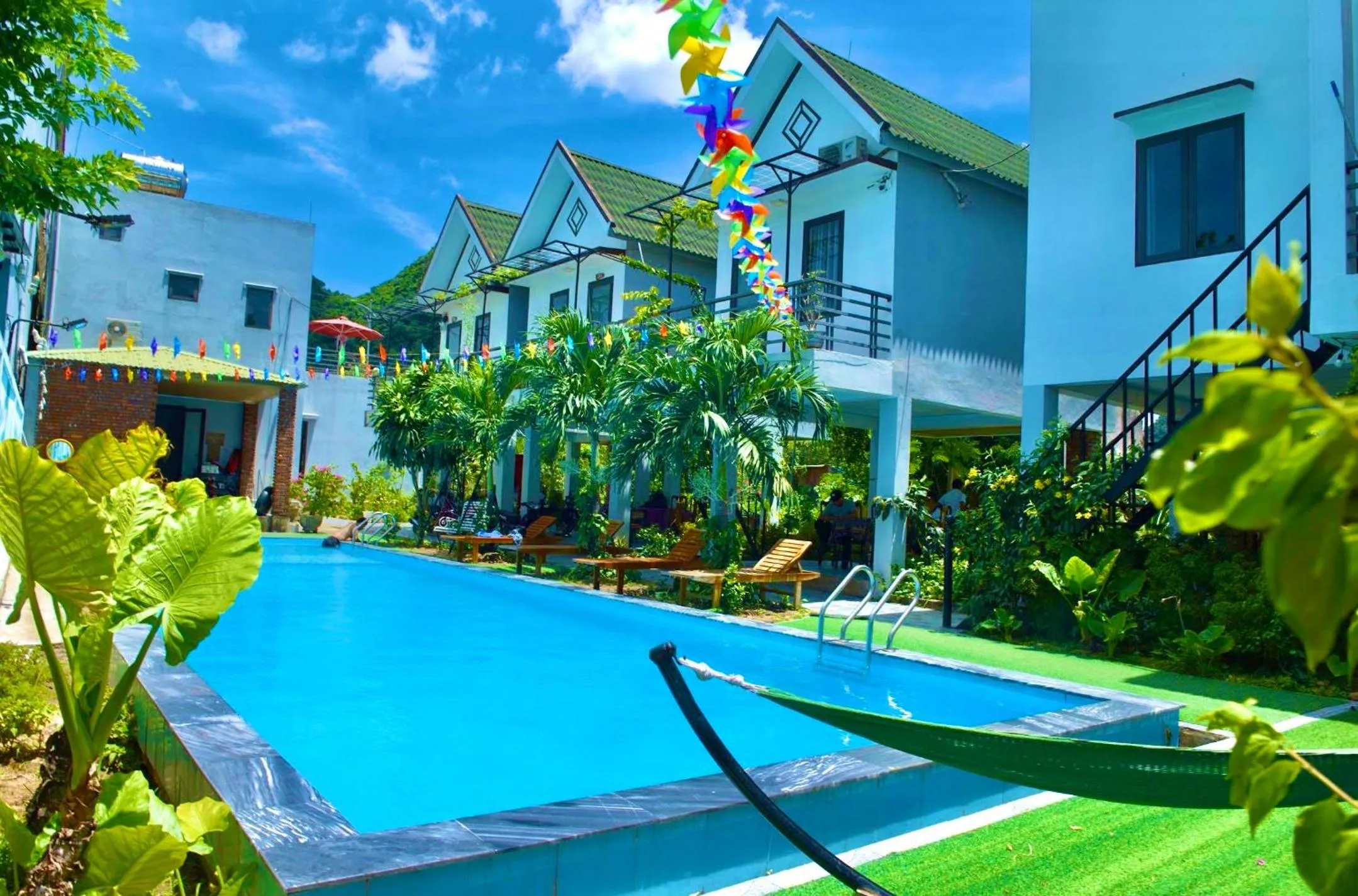 YoLo Pool Bar Villas & Garden Restaurant