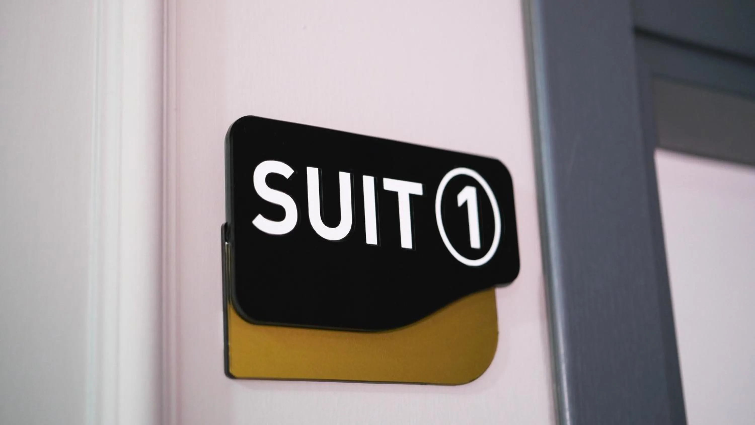 Text overlay in GRAND MOON HOTEL