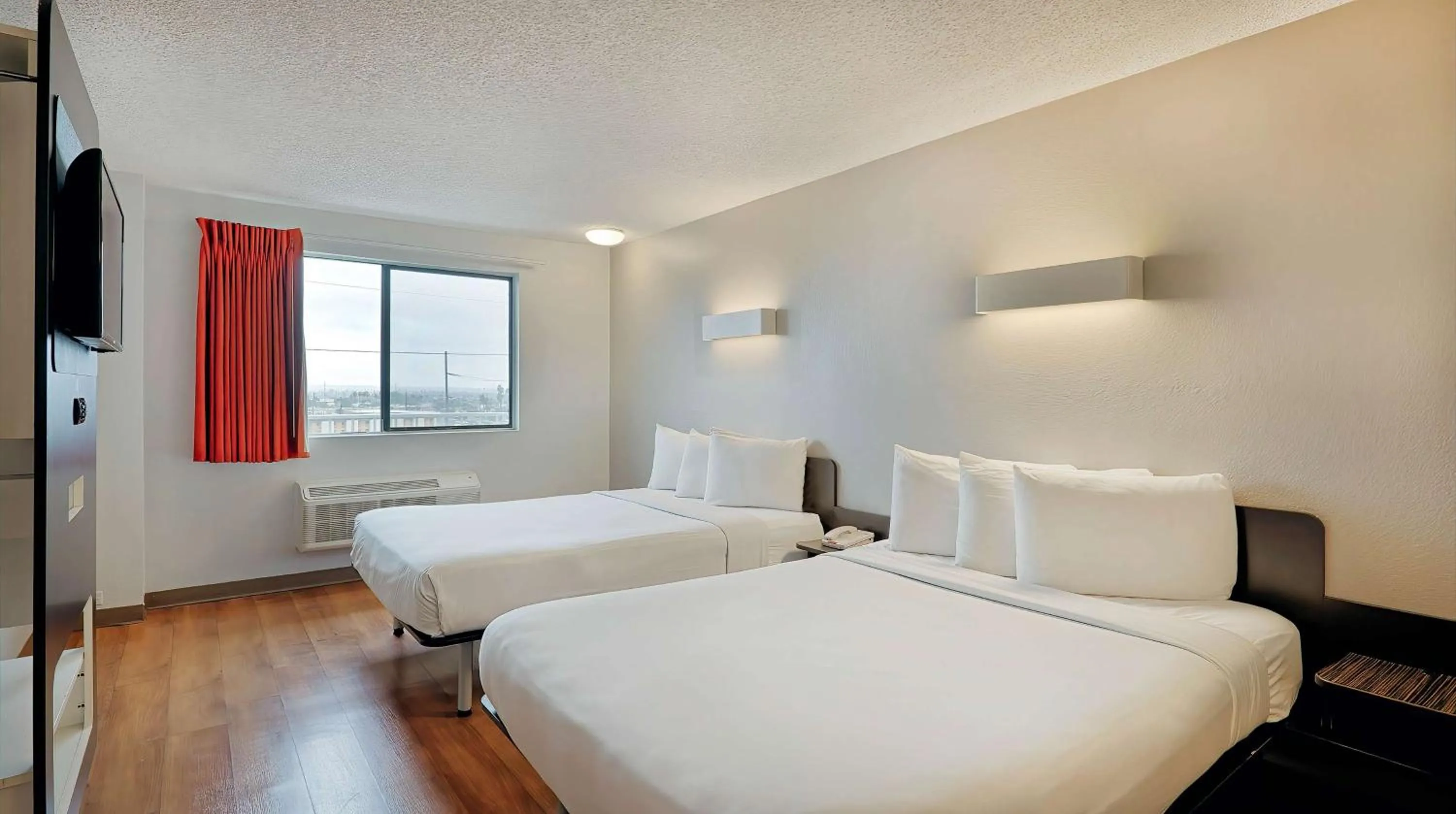 Bedroom, Bed in Suites Los Angeles CA Los Angeles LAX