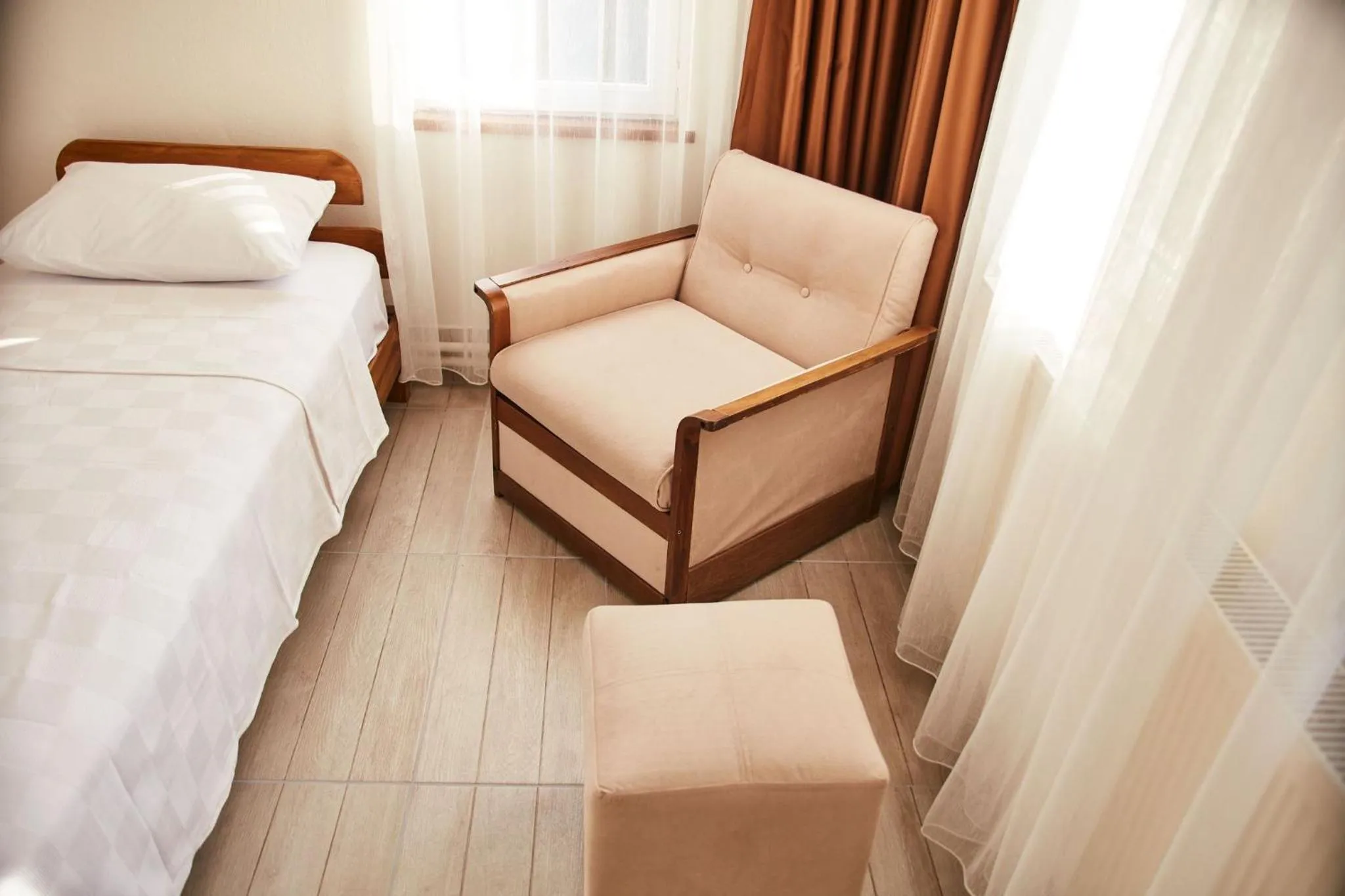 Seating area, Bed in İlçayto Rooms