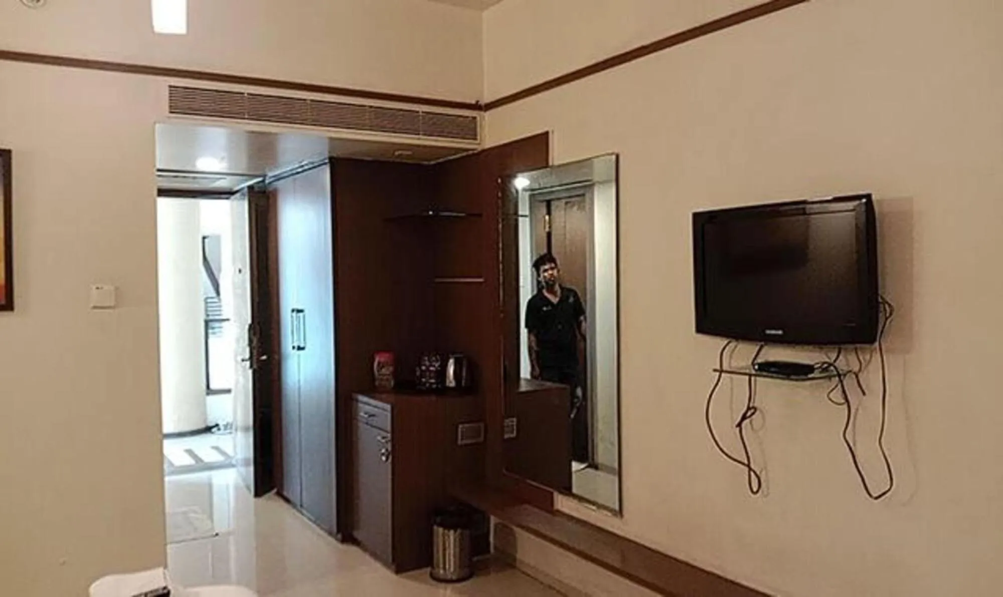 TV and multimedia in Hotel Prime Ivy Studio - Viman nagar