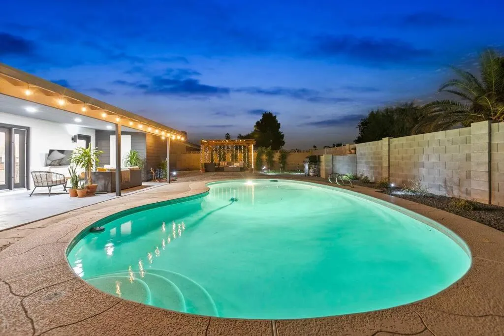 El Descanso in Meyer Park - Heated Pool