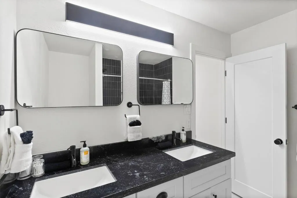 El Descanso in Meyer Park - Heated Pool