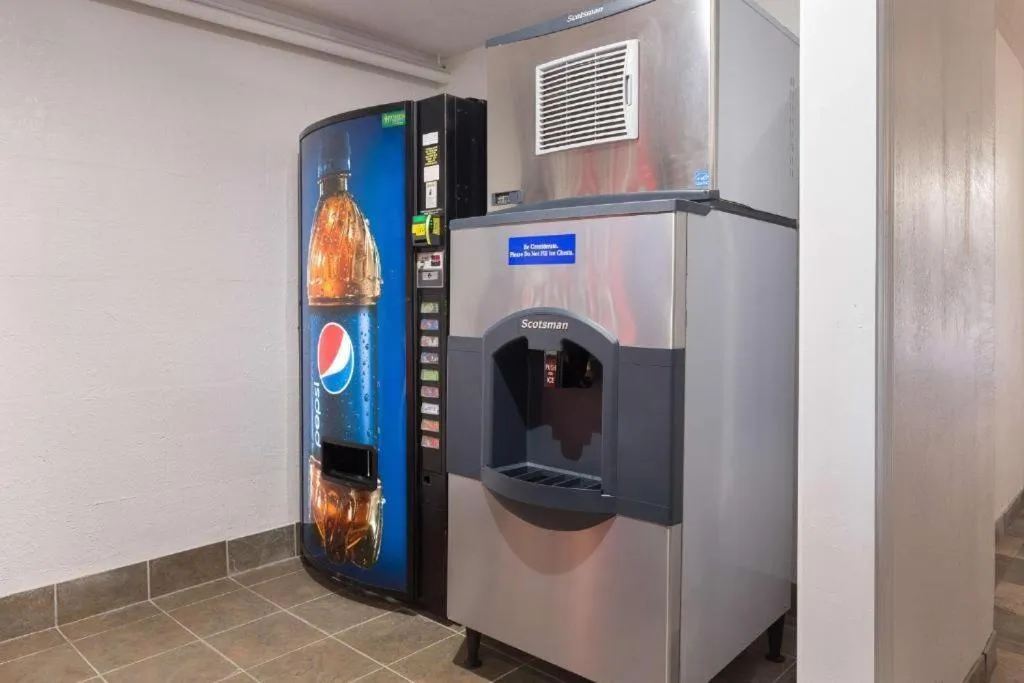 vending machine in Regal 8 Inn & Suites