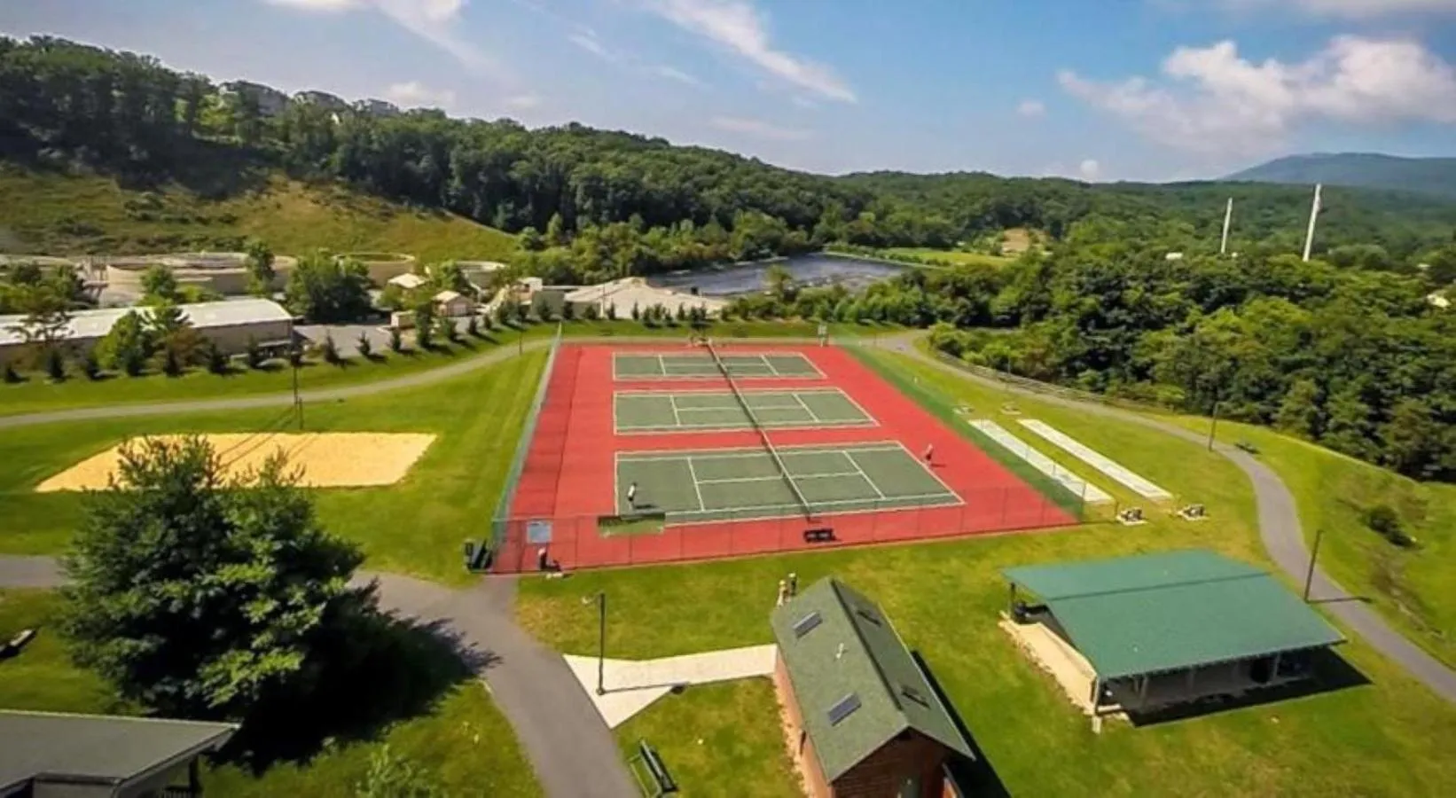 Tennis court in Massanutten Resort