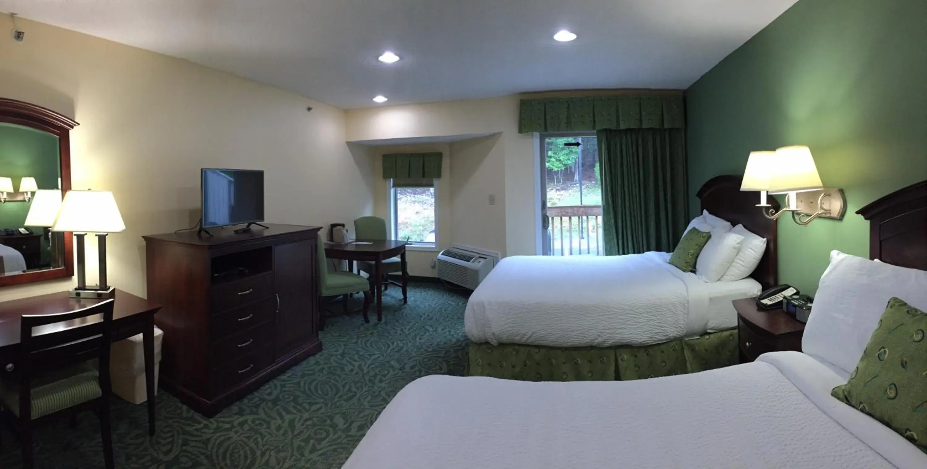 Queen Room in Massanutten Resort Queen Room in Massanutten Resort