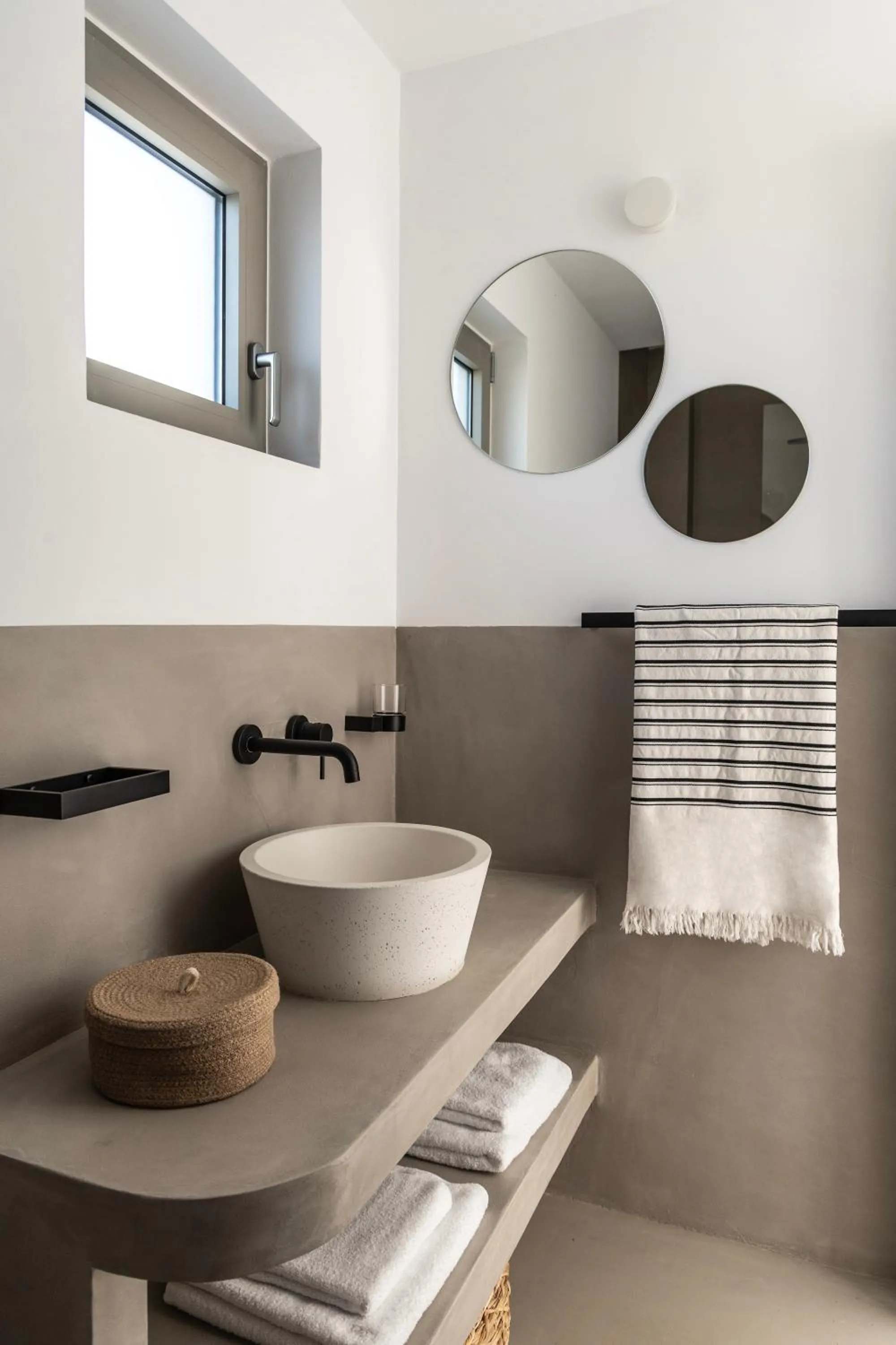 Bathroom in Korfi de Milo