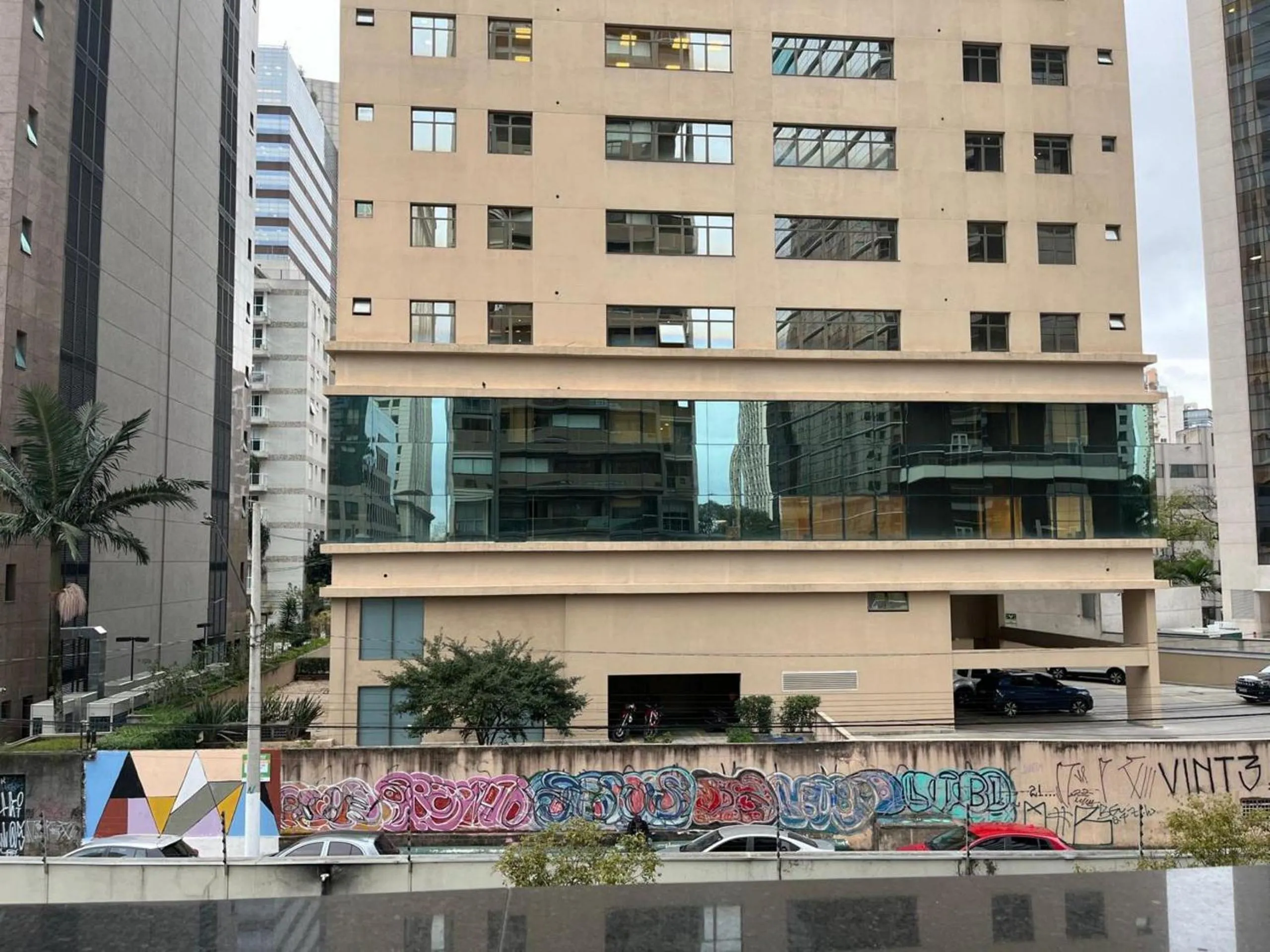 Street view in Elegance Suítes Carvalho