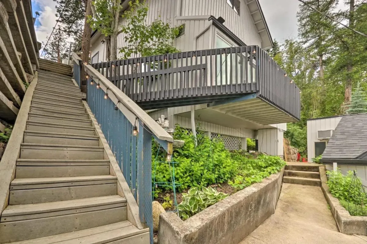 Lakefront Honeymoon Bay Studio Cottage