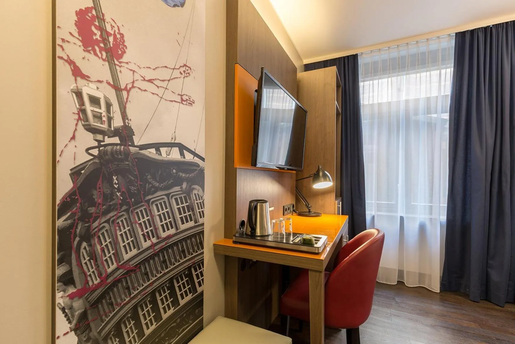 Photo of the whole room, Bed in Leonardo Hotel Amsterdam City Center