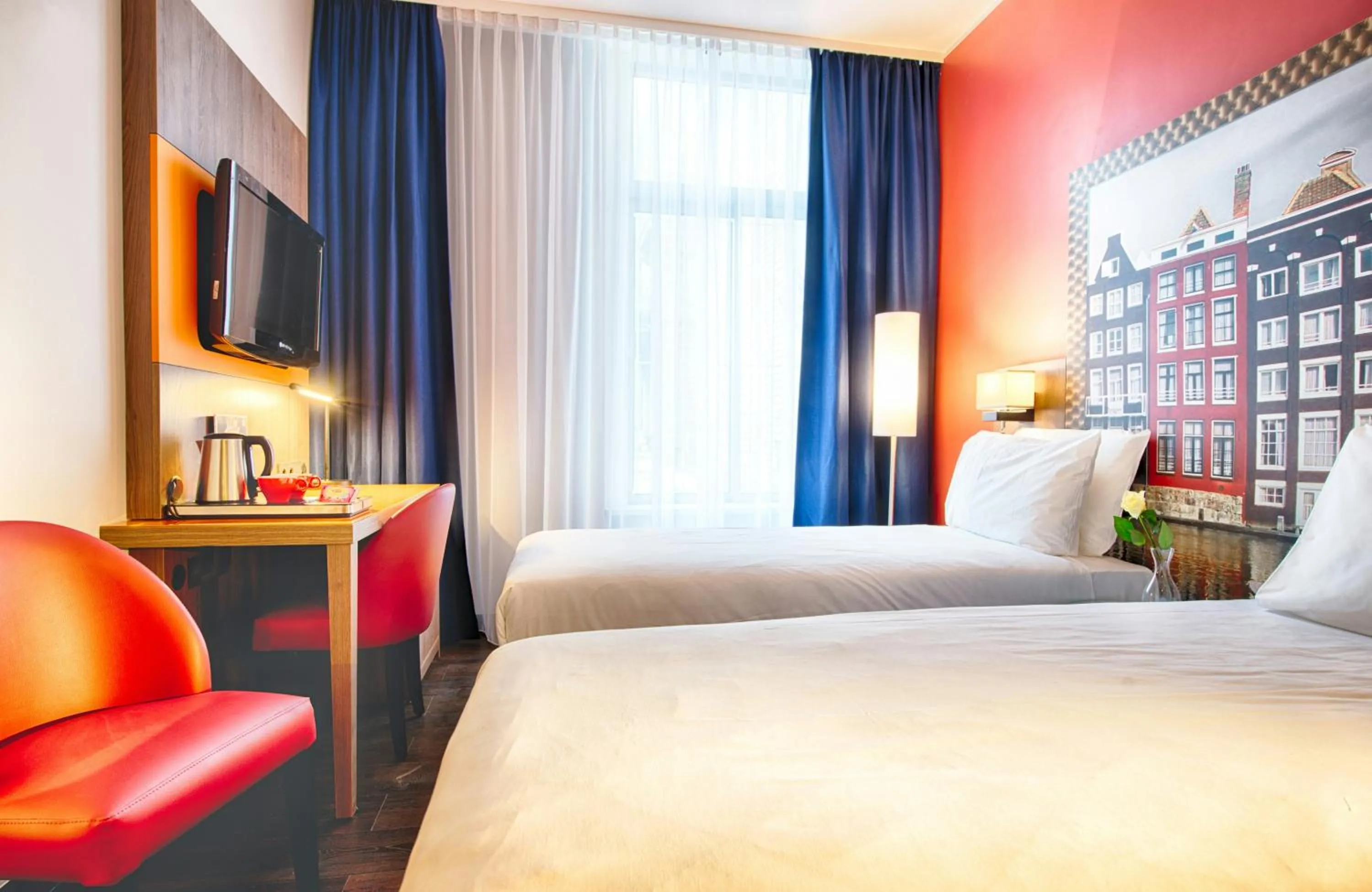Photo of the whole room, Bed in Leonardo Hotel Amsterdam City Center