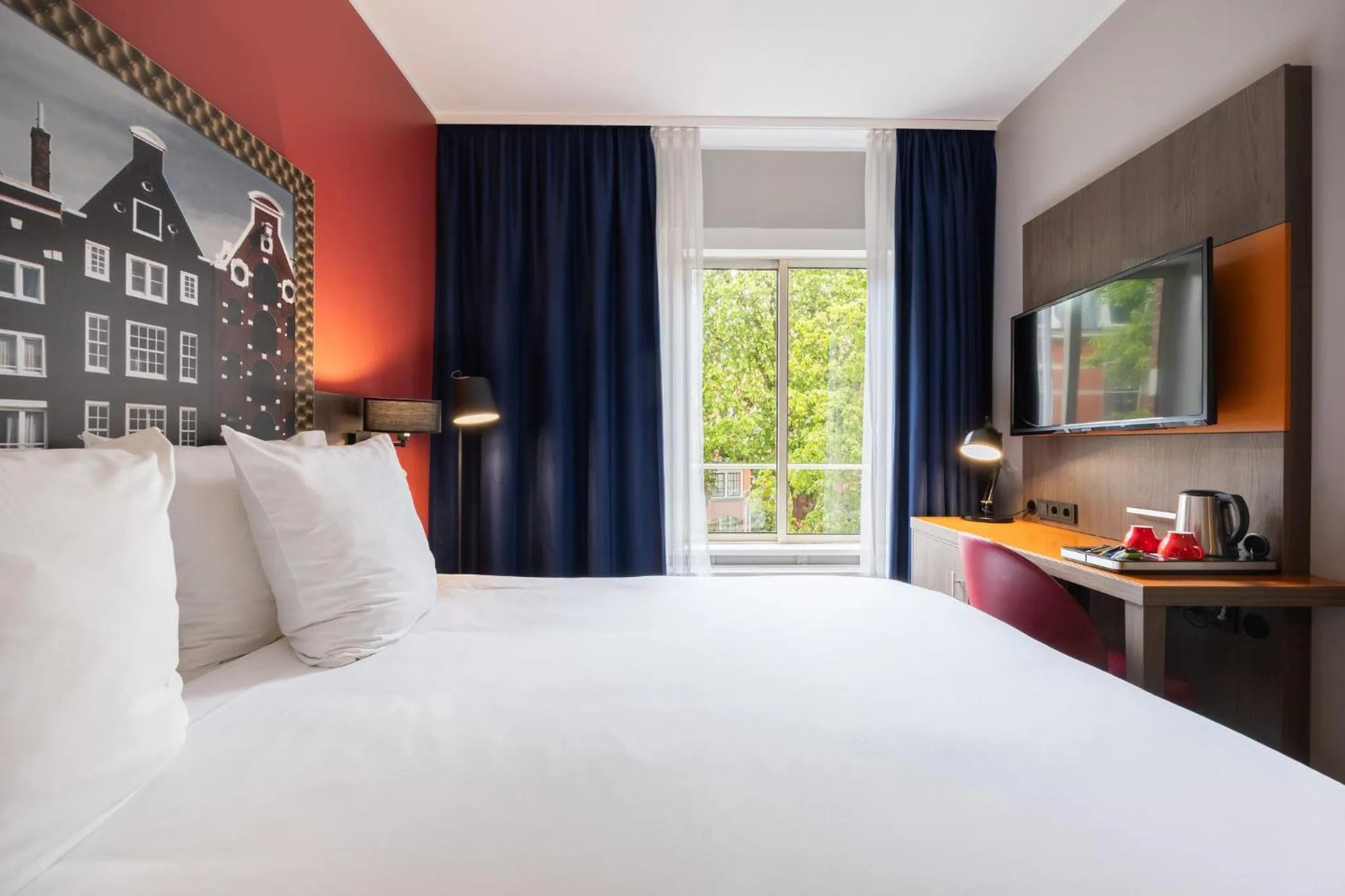 Photo of the whole room, Bed in Leonardo Hotel Amsterdam City Center
