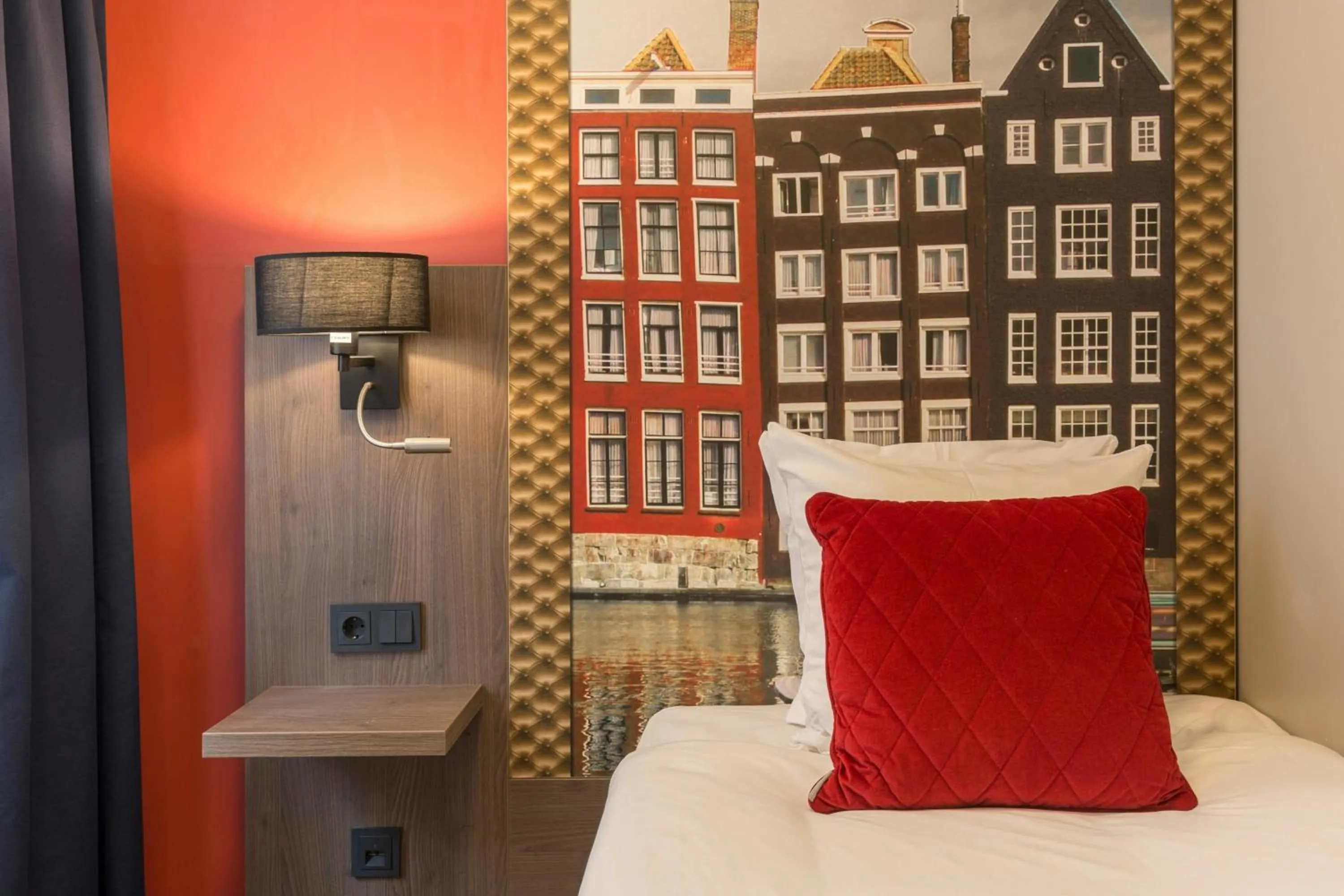 Photo of the whole room, Bed in Leonardo Hotel Amsterdam City Center