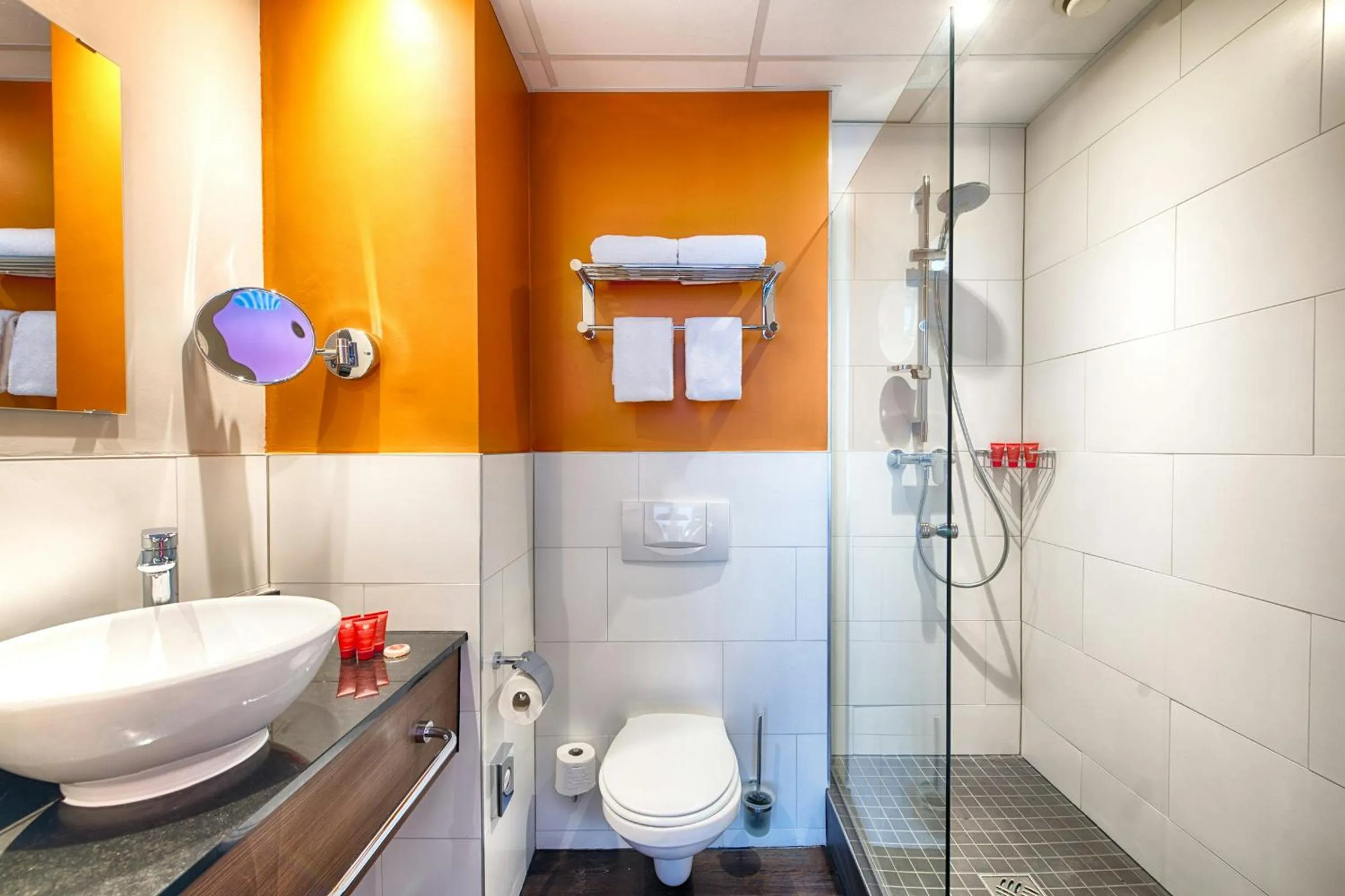 Bathroom in Leonardo Hotel Amsterdam City Center