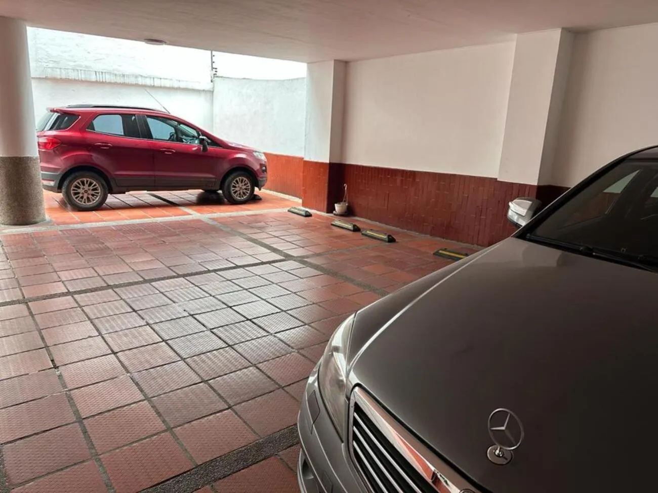 Parking in Hotel Bosque Chapinero