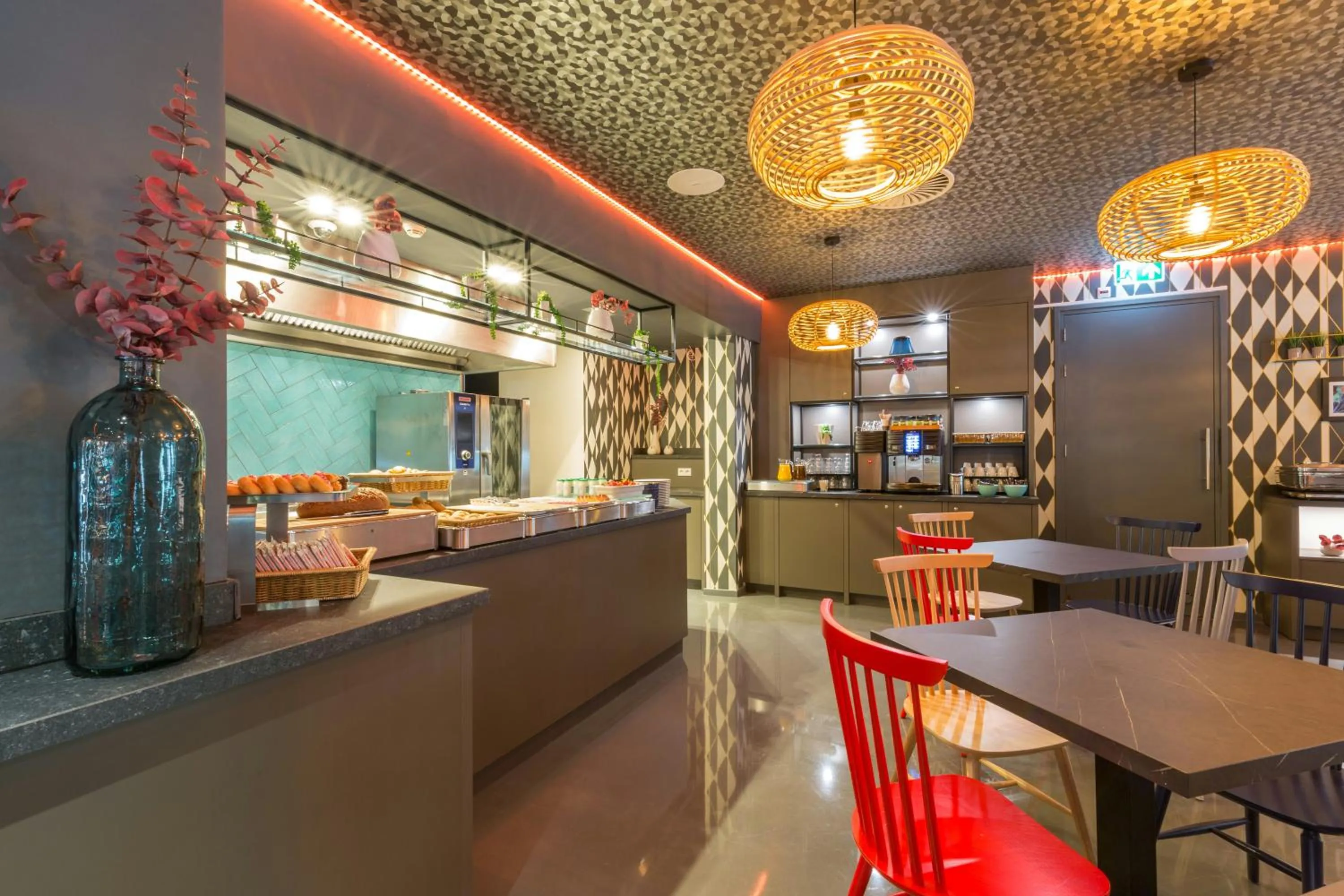 Breakfast in Leonardo Hotel Amsterdam Museum Quarter