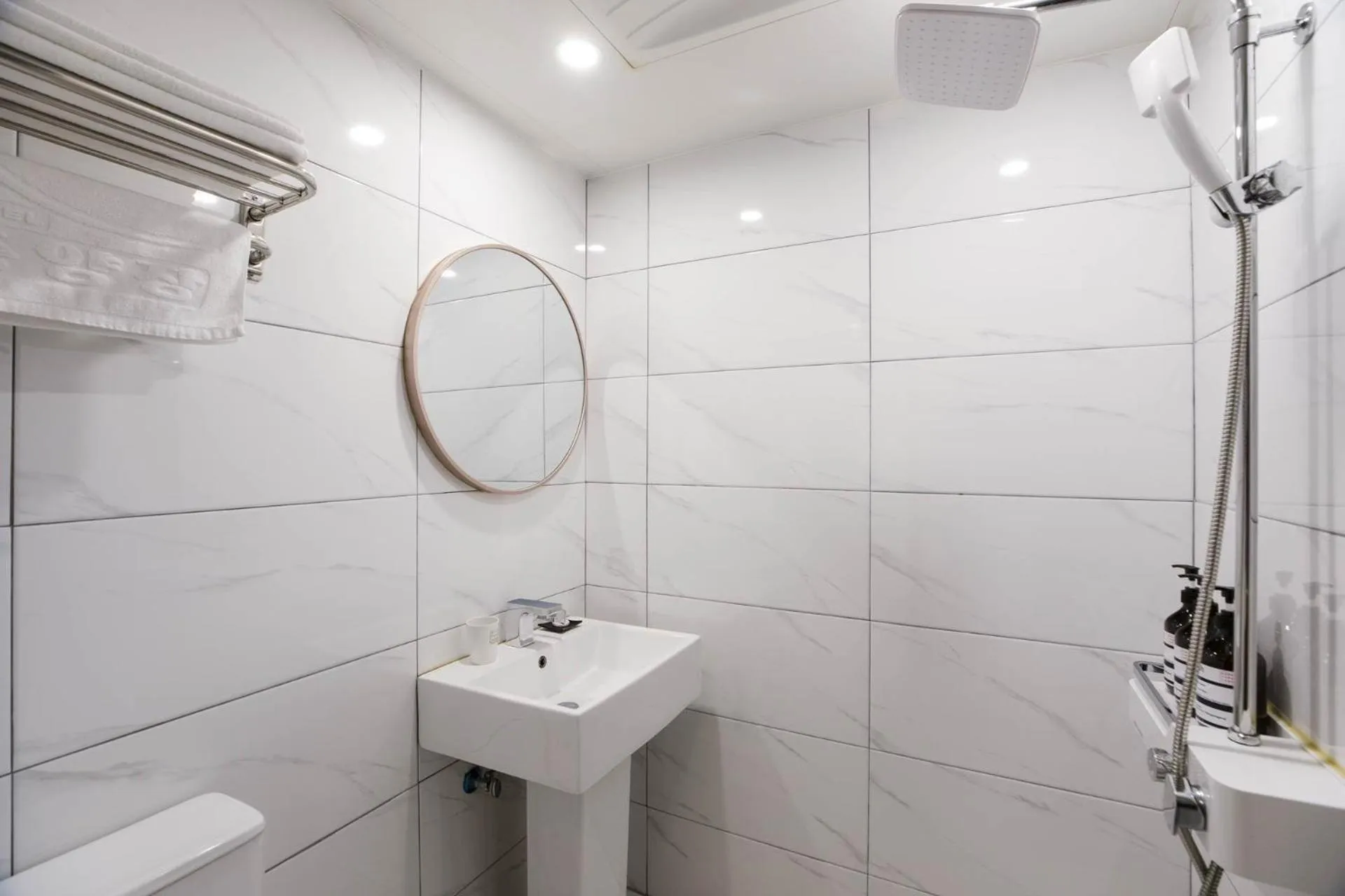 Toilet in Hotel dongyangjang Dongdaemun-Jongno