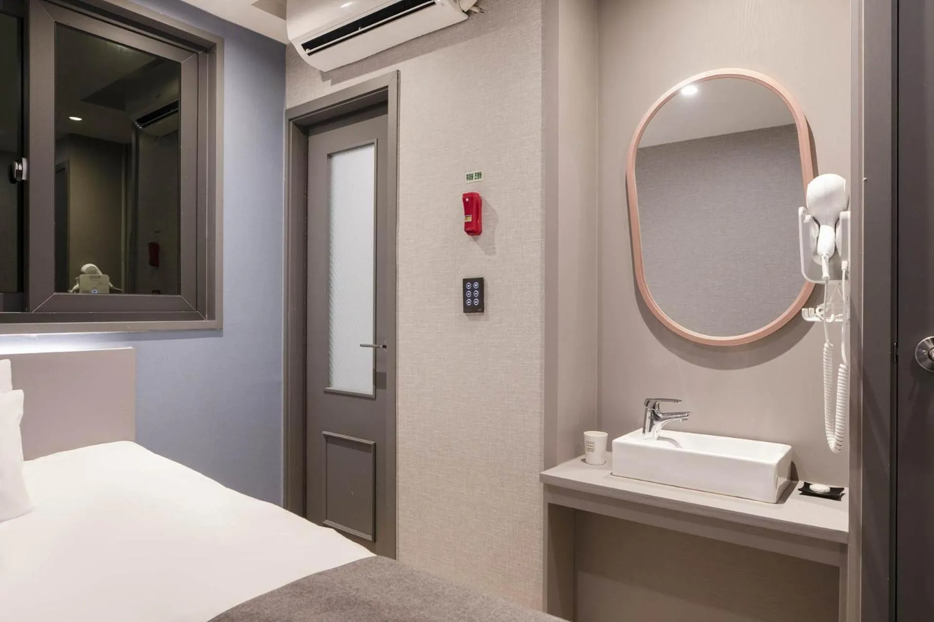 Bed in Hotel dongyangjang Dongdaemun-Jongno