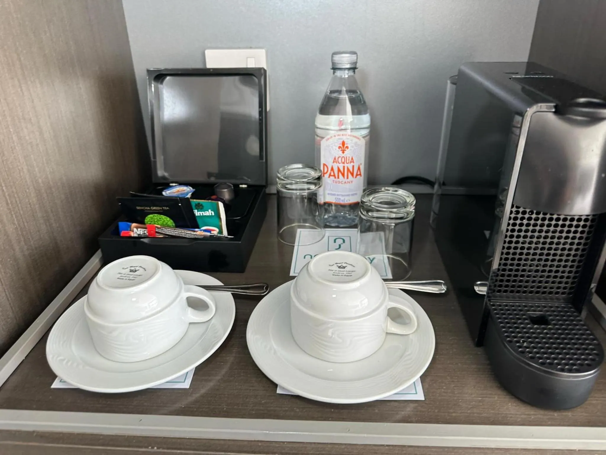 Coffee/tea facilities in Napa Jay Hotel